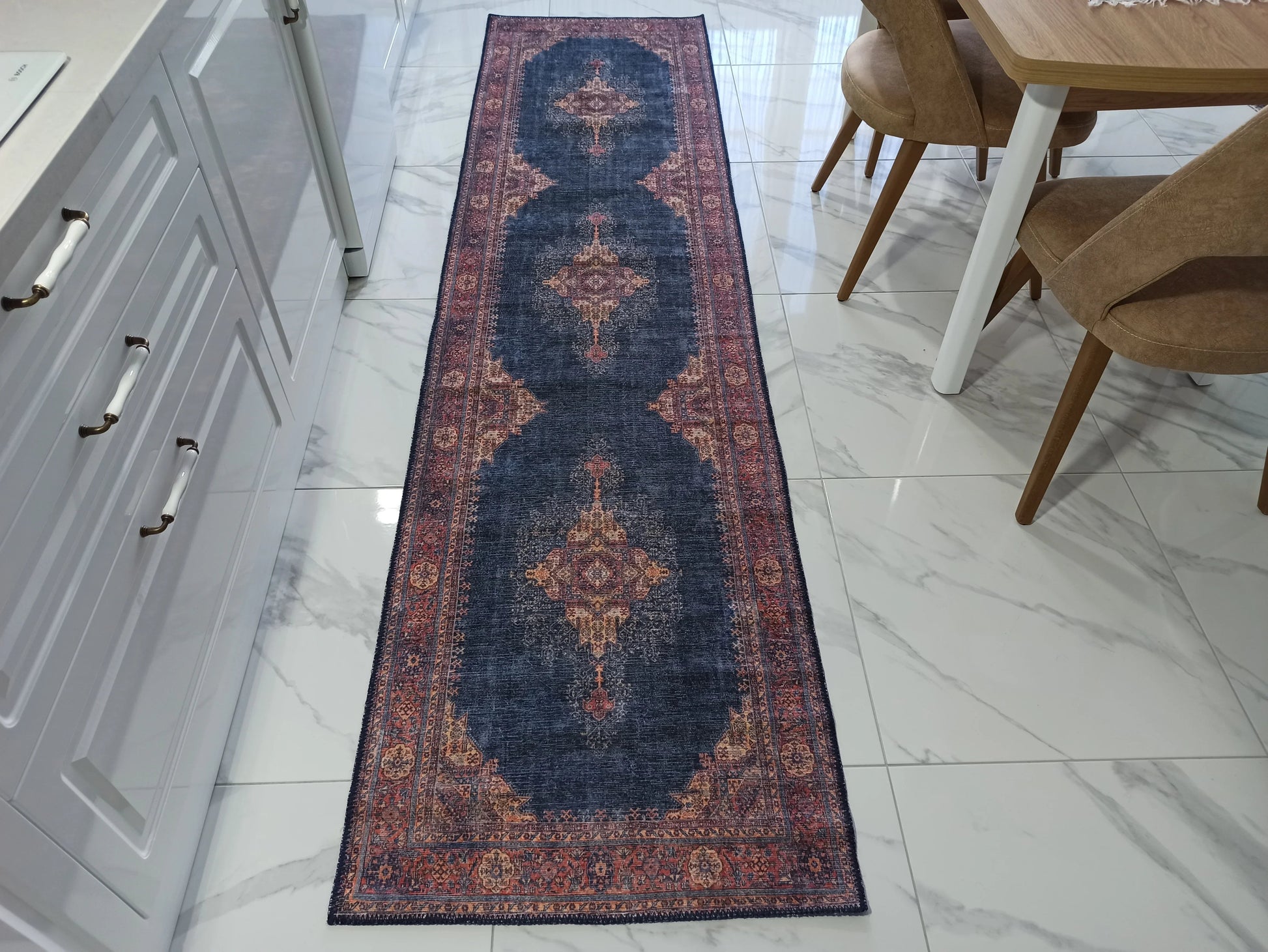 Lacivert ve Kırmızı Desenli İran Tarzı Vintage Halı