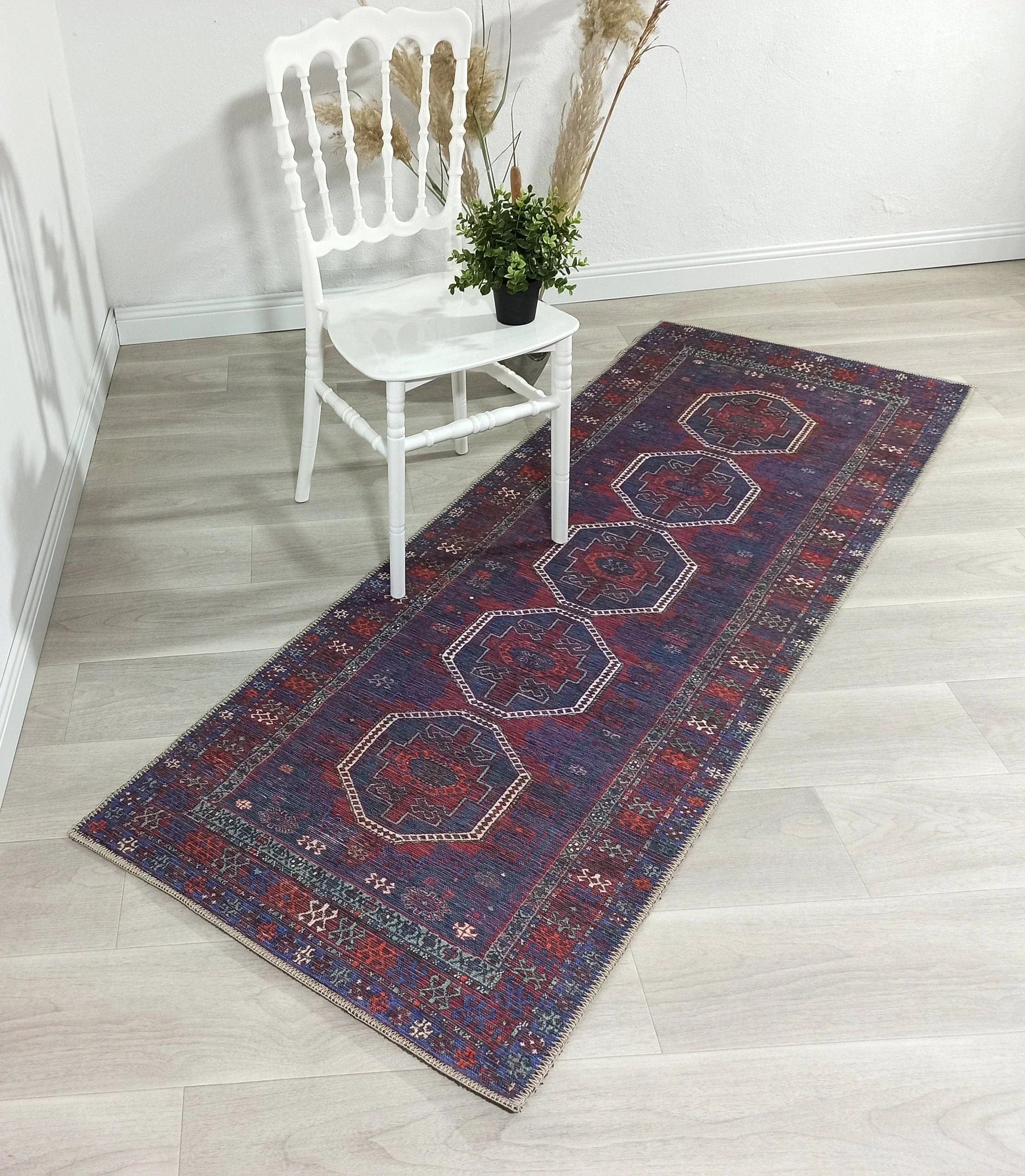 Lacivert ve Kırmızı Tonlu Vintage Halı