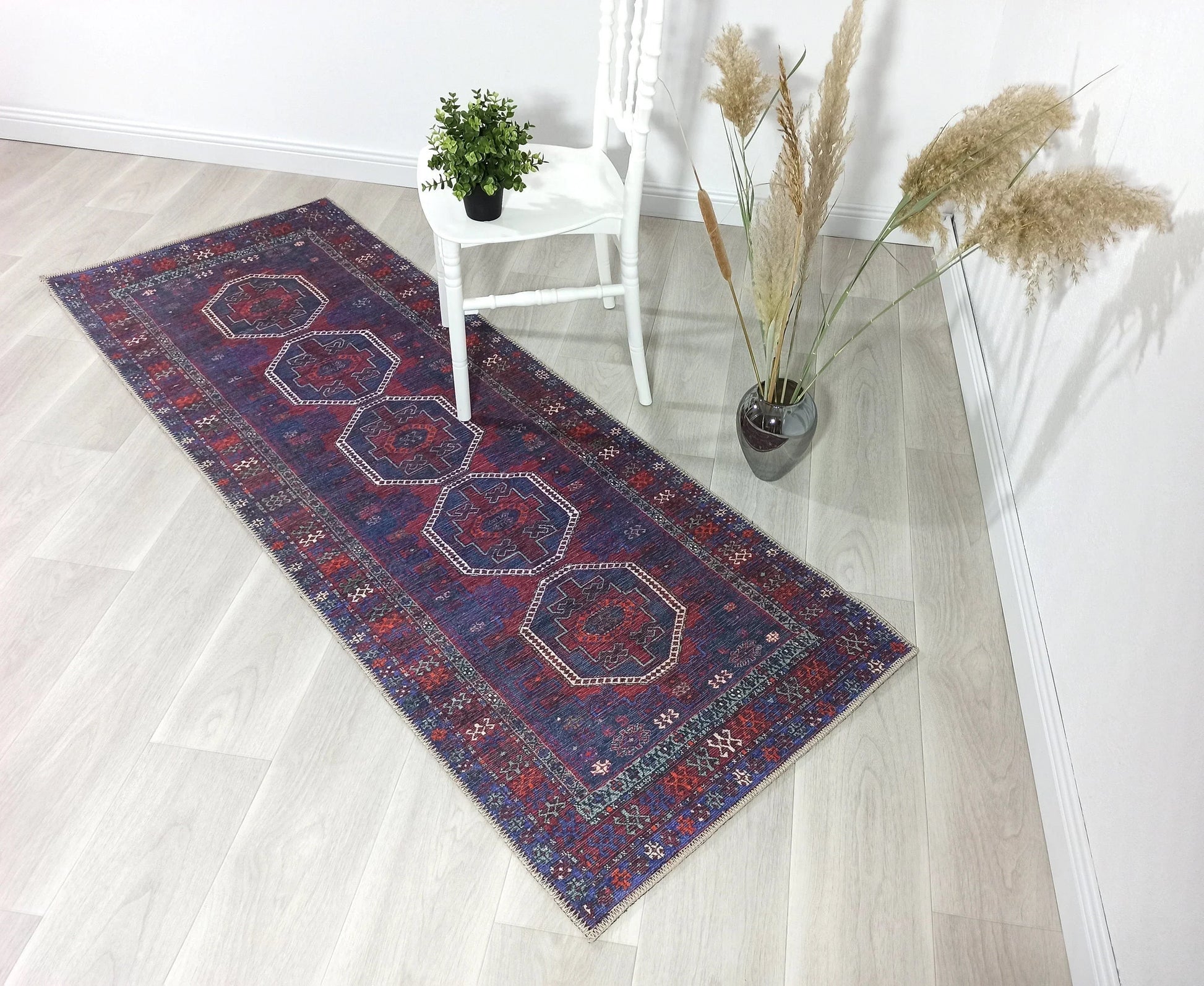 Lacivert ve Kırmızı Tonlu Vintage Halı