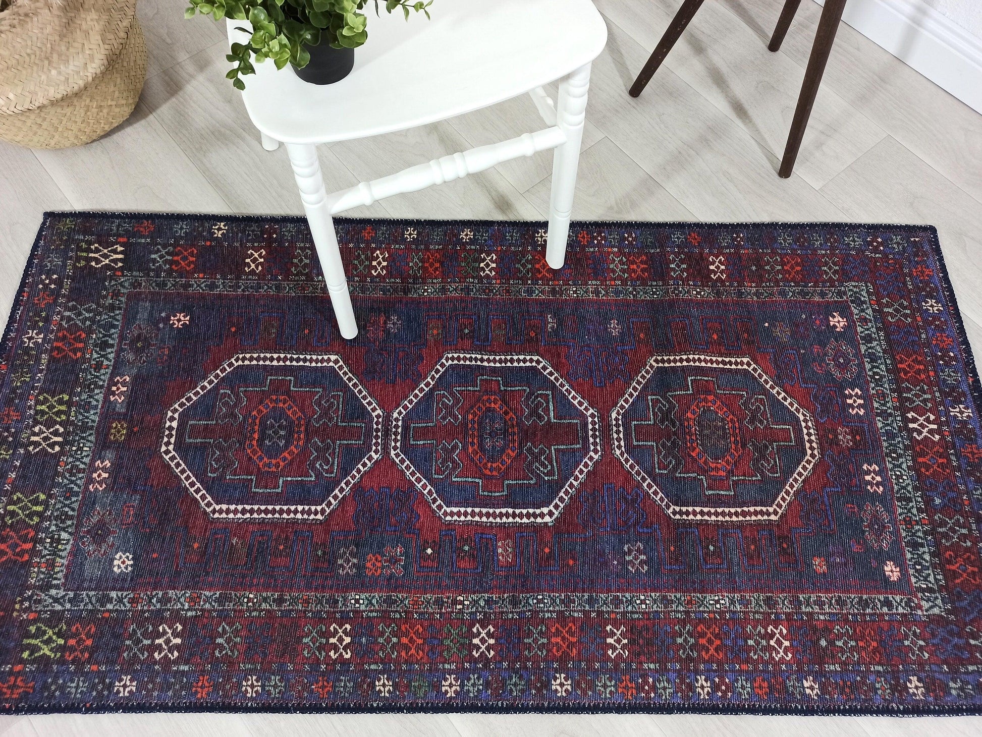 Lacivert ve Kırmızı Tonlu Vintage Halı