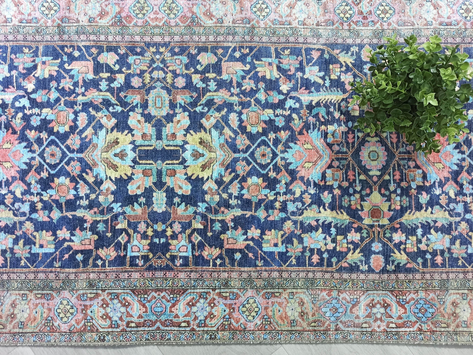 Lacivert ve Somon Çiçekli Vintage Türk Halısı