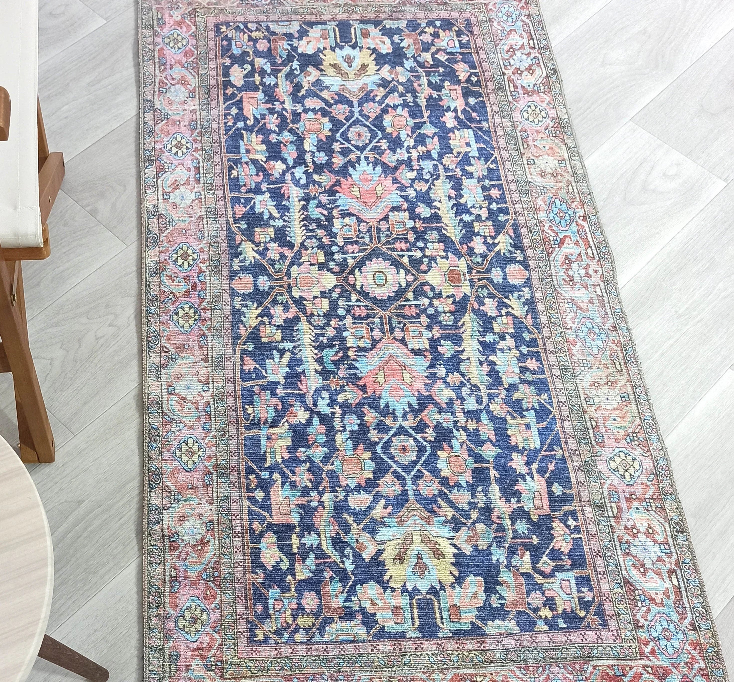 Lacivert ve Somon Çiçekli Vintage Türk Halısı