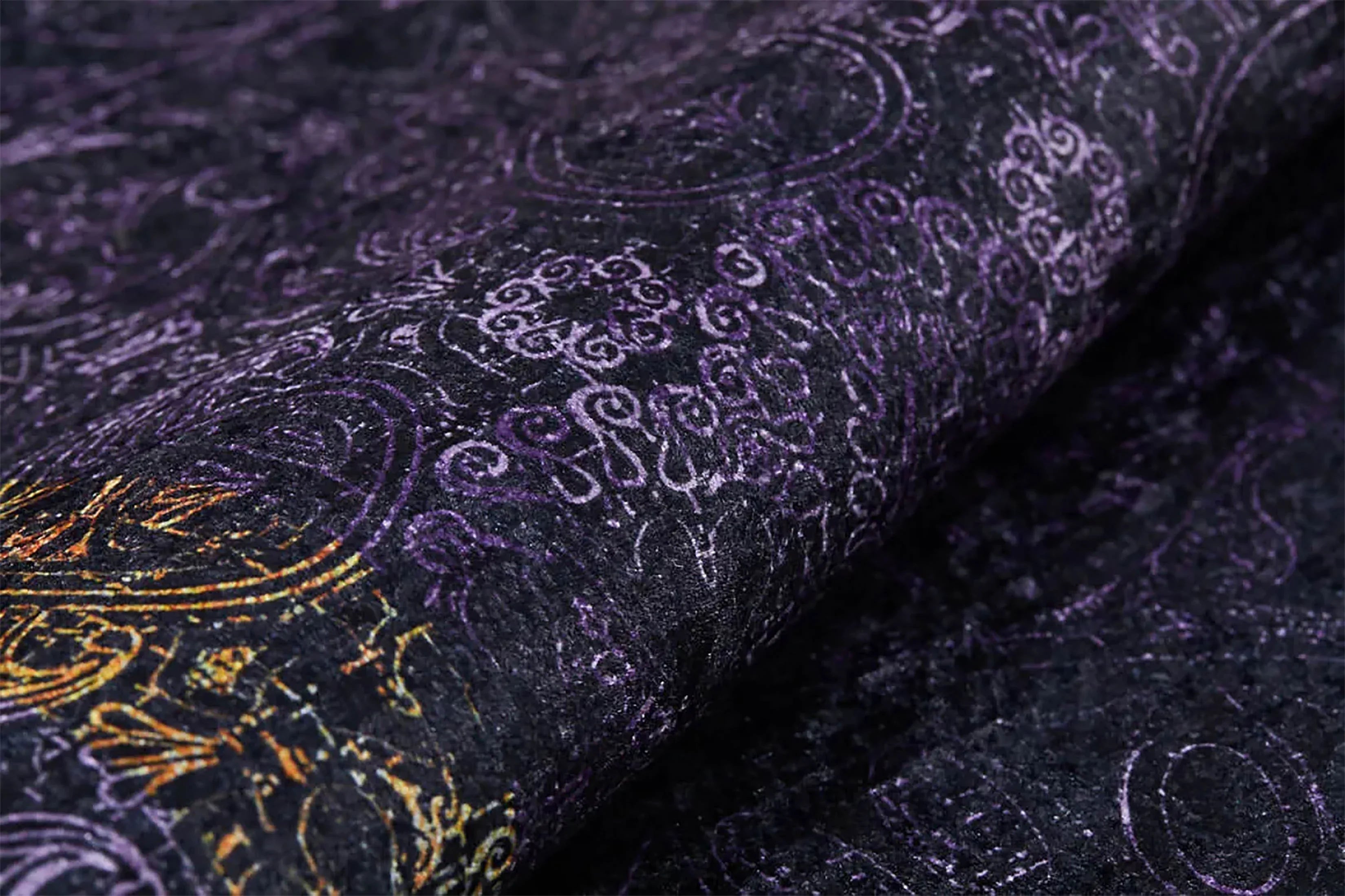 Lüks Mürdüm Damask Desenli Altın Eskitme Detaylı Bordürlü Halı