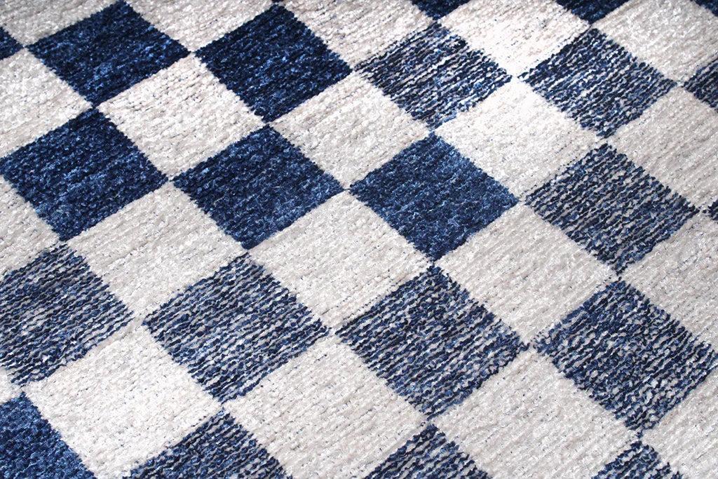 Mavi Beyaz Modern Geometrik Dama Desenli Yıkanabilir Halı
