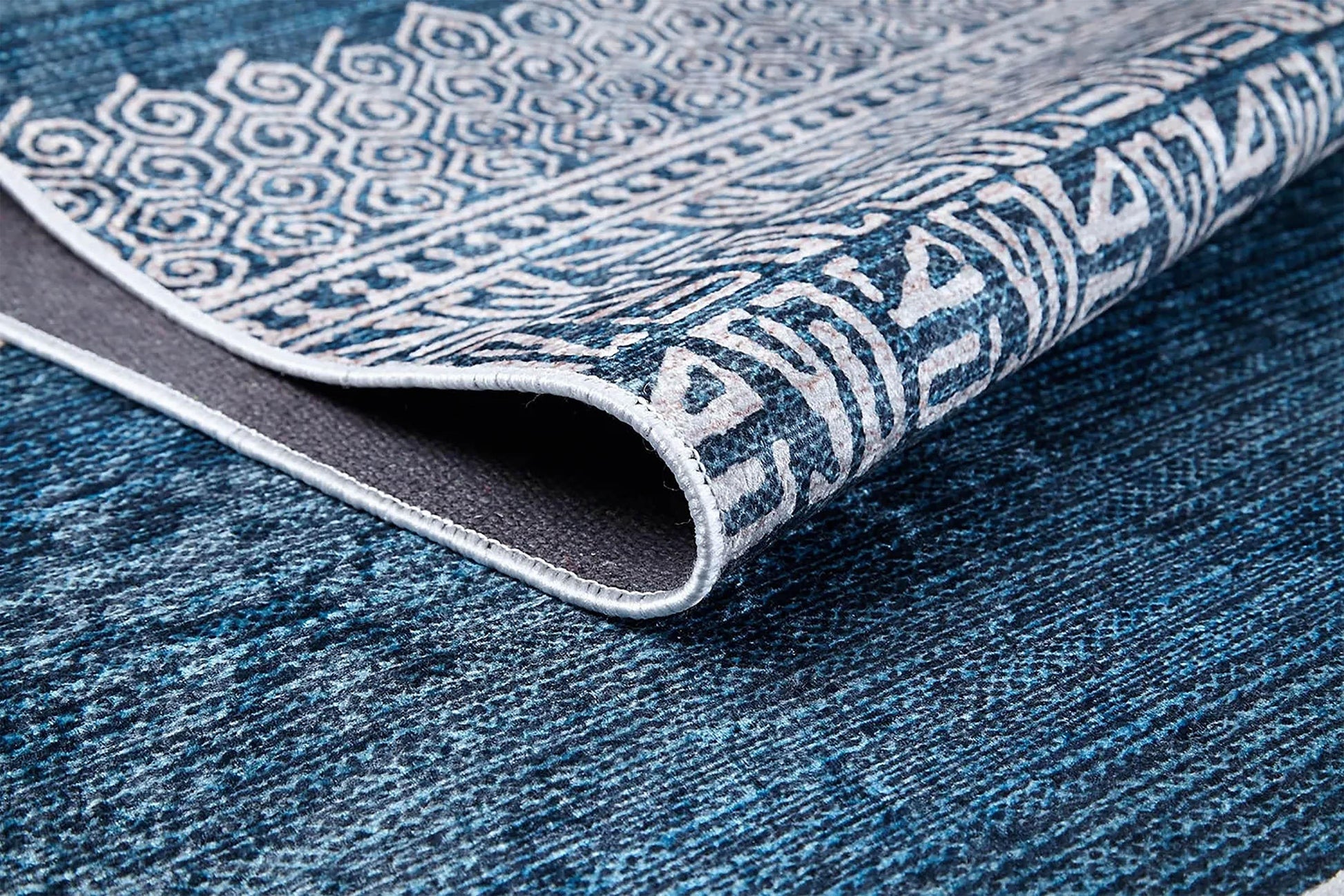 Mavi Etnik Desenli Anadolu Kilim Halı