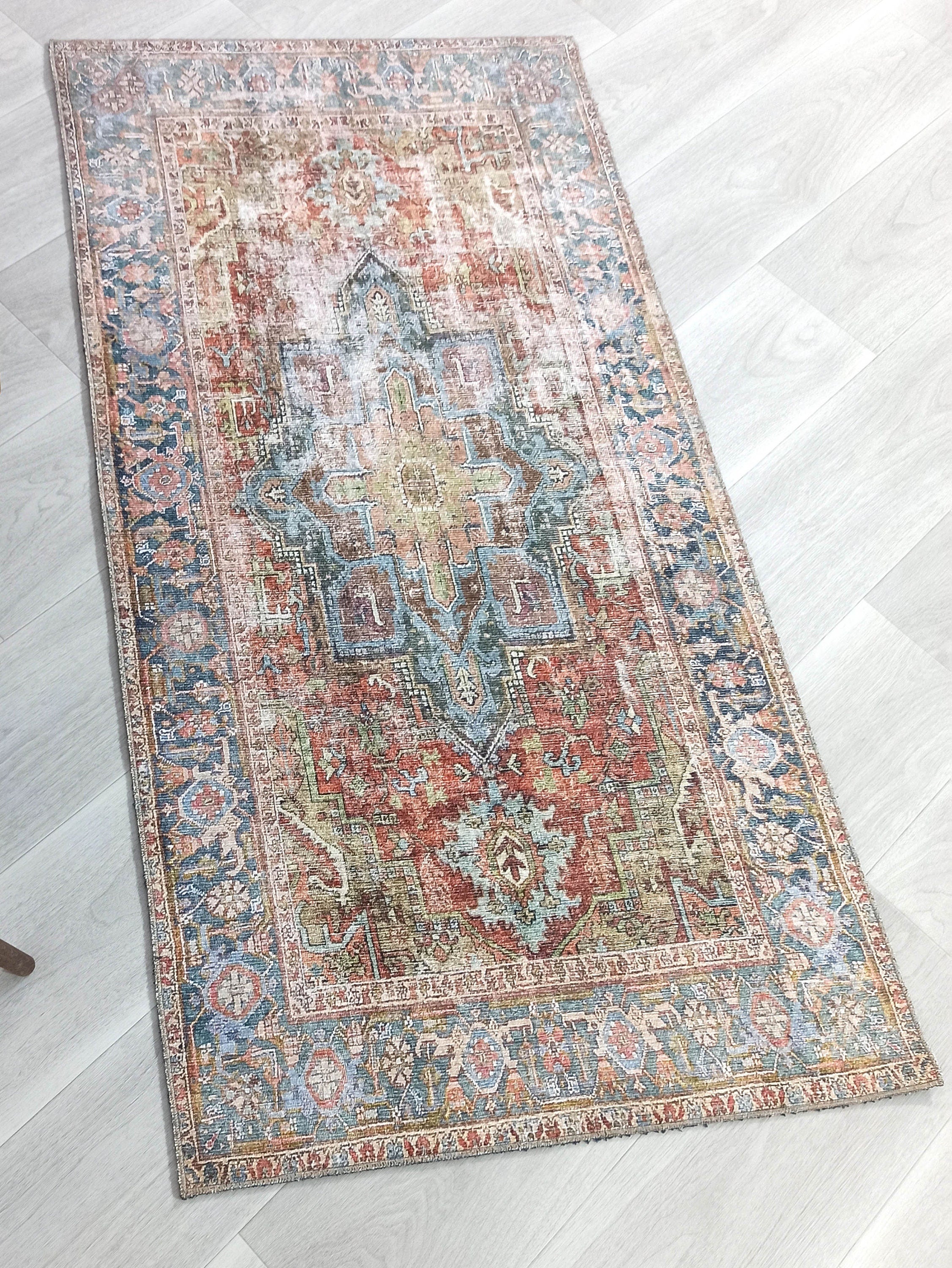 Terracotta ve Adaçayı Yeşili Eskitme Desenli Vintage Halı