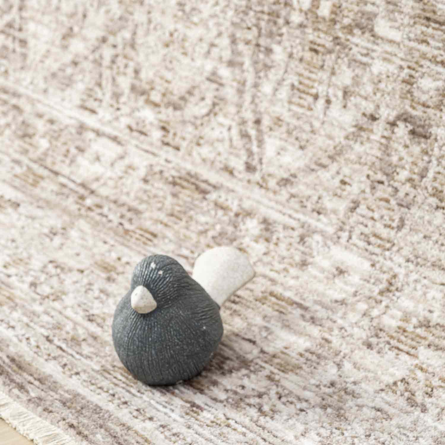 Nötr Tonlarda Minimalist Klasik Dokulu Halı
