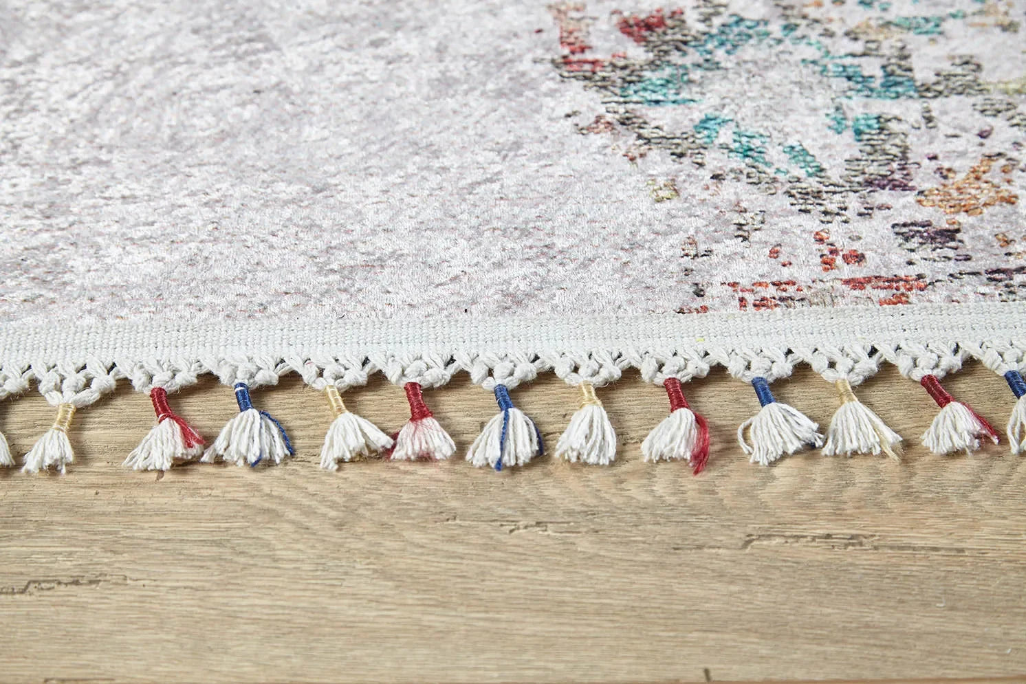 Örgü Saçaklı Açık Bej Çok Renkli Eskitme Halı