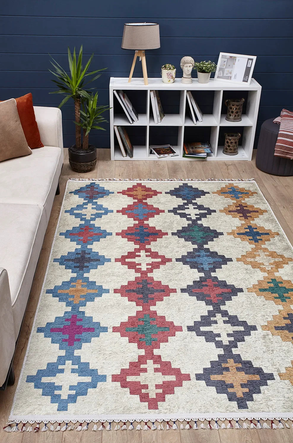 Örgü Saçaklı Bej Etnik Halı