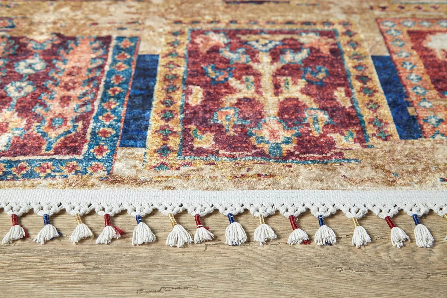 Örgü Saçaklı Bej Kareli Desenli Halı