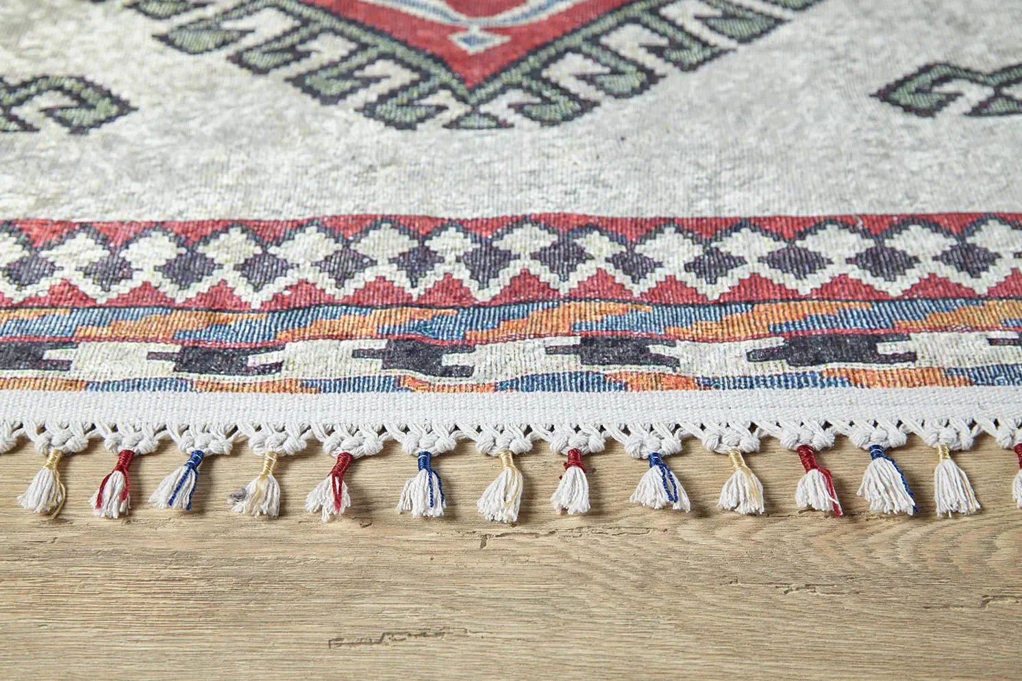 Örgü Saçaklı Bej Kırmızı Fas Etnik Desenli Halı