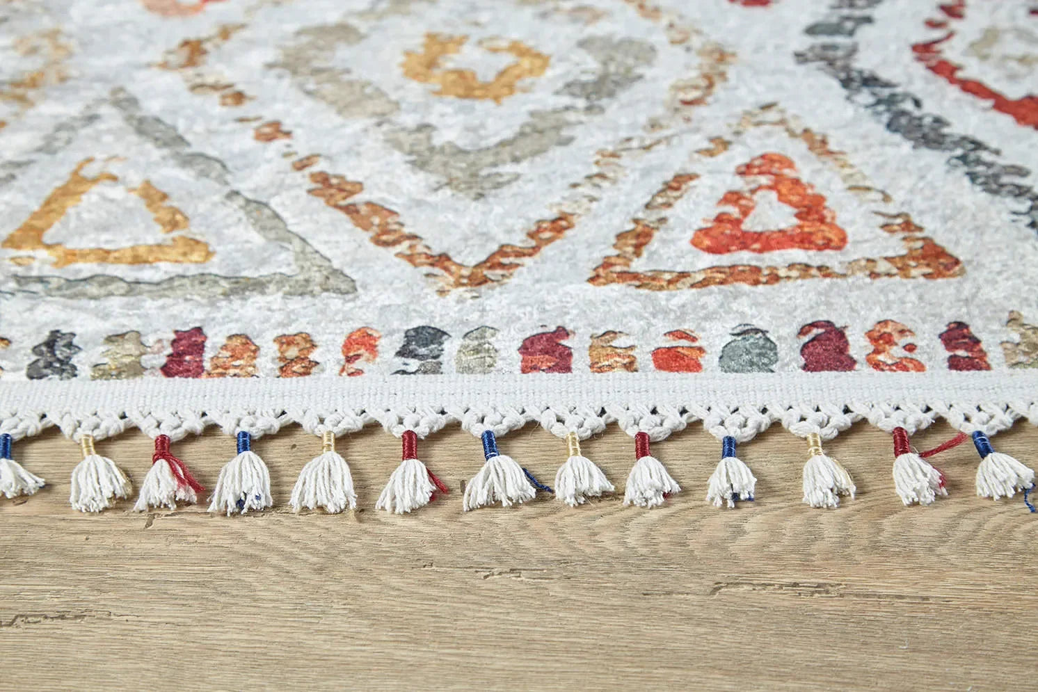 Örgü Saçaklı Bej Turuncu Etnik Üçgen Desenli Halı