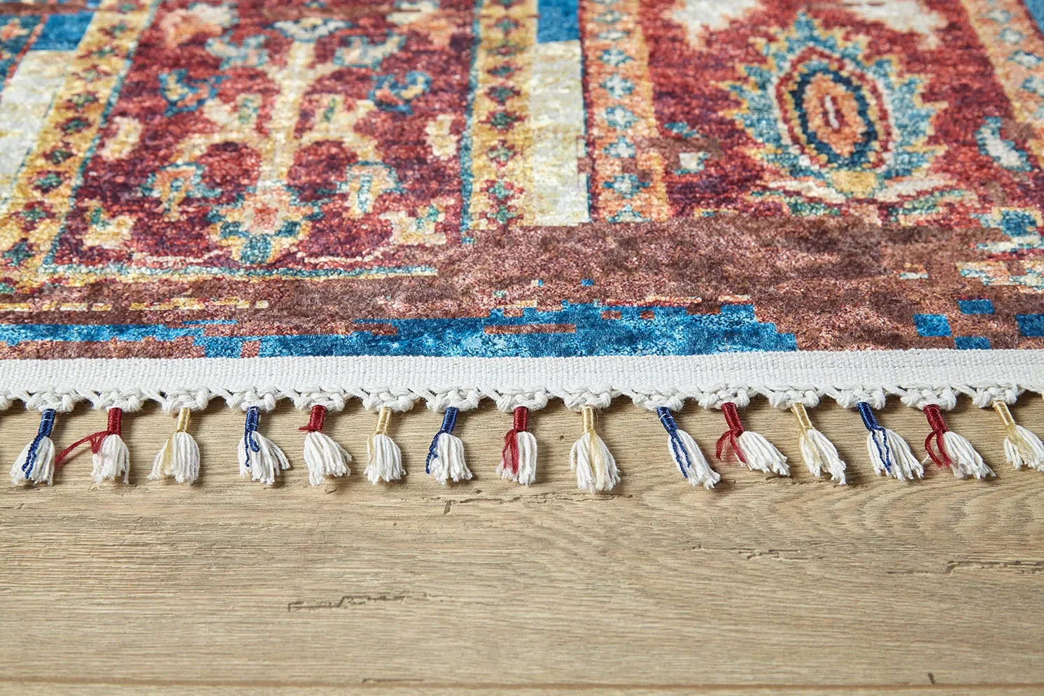 Örgü Saçaklı Çok Renkli Otantik Desenli Halı