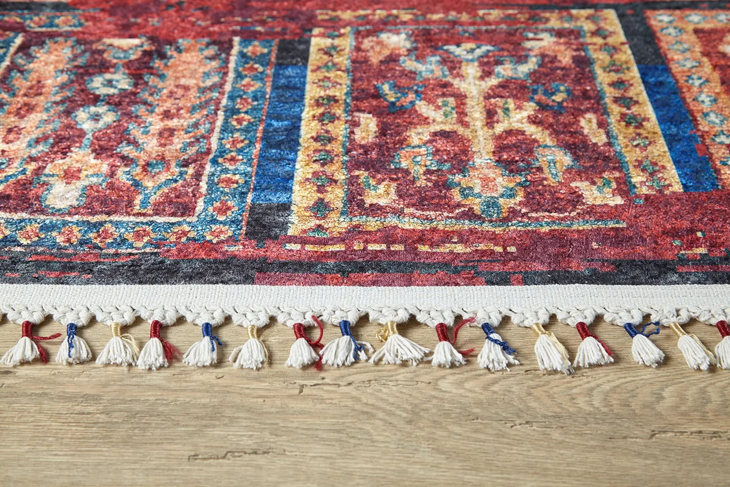 Örgü Saçaklı Kırmızı Otantik Kareli Desenli Halı