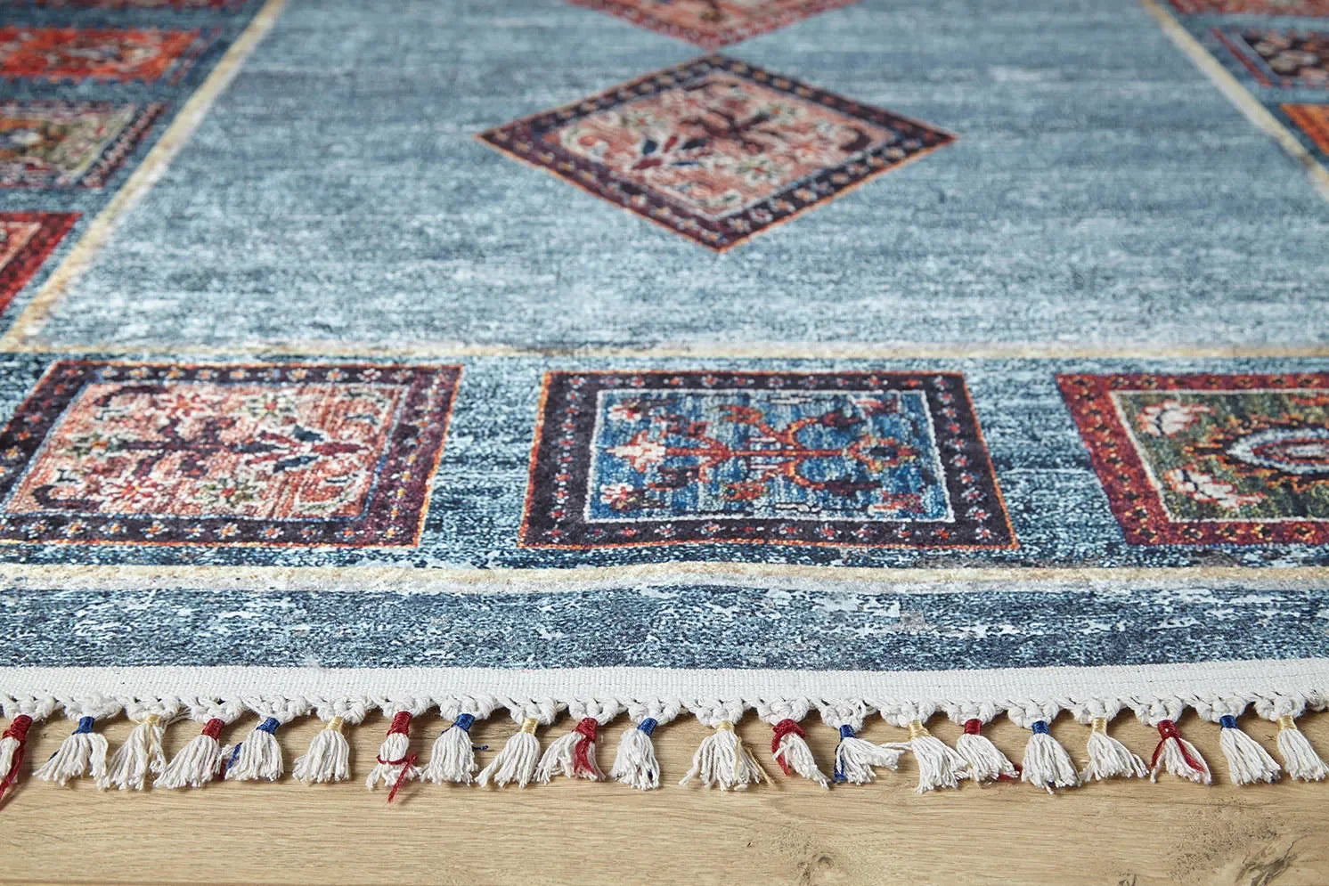 Örgü Saçaklı Mavi Otantik Medallion Desenli Halı