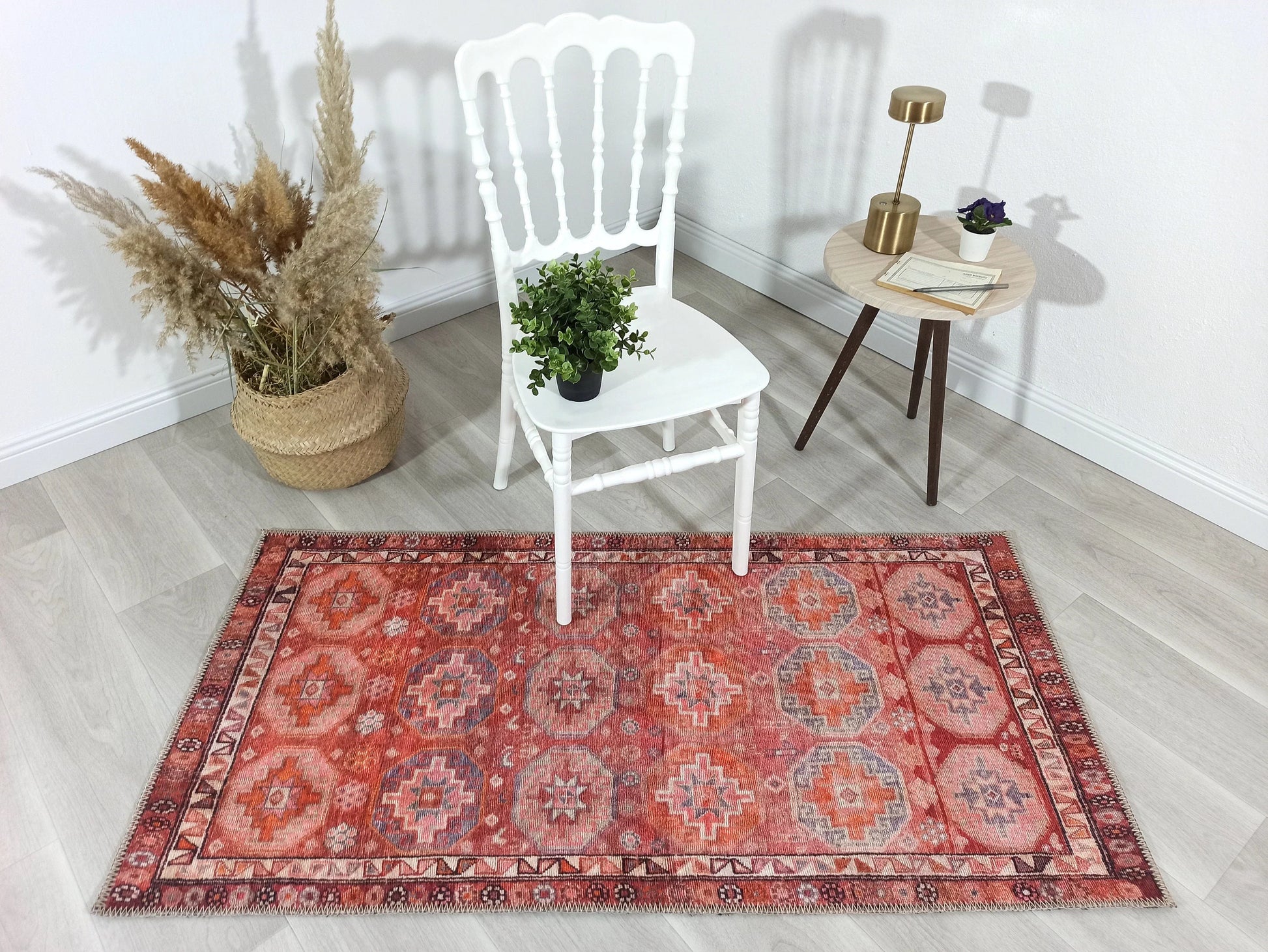 Mercan ve Pembe Geometrik Desenli Vintage Türk Halısı