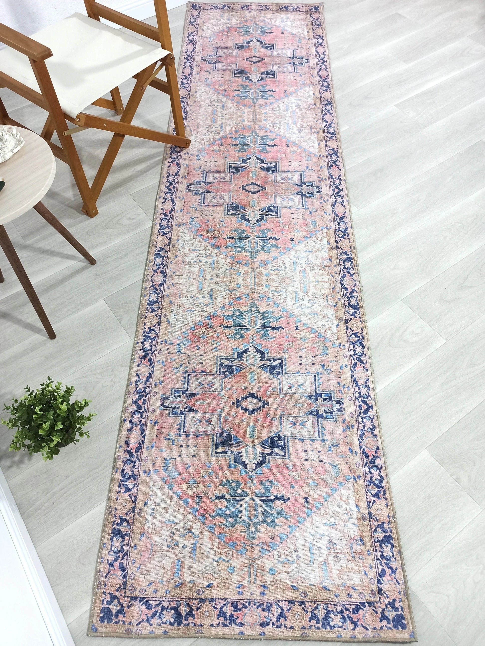 Bej ve Pudra Pembe Medalyonlu Vintage Pers Halısı