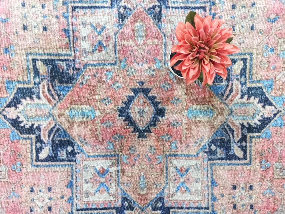 Bej ve Pudra Pembe Medalyonlu Vintage Pers Halısı