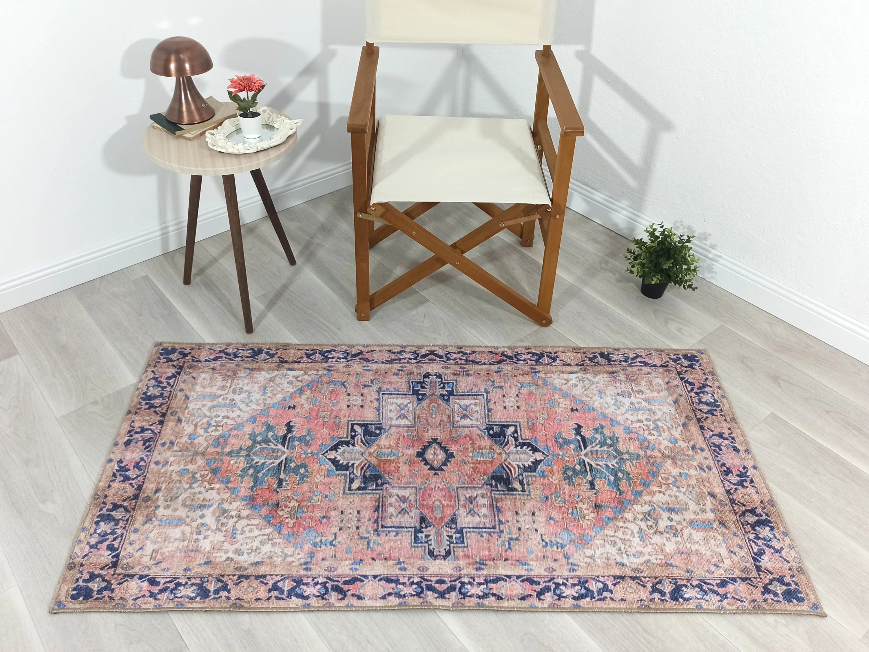 Bej ve Pudra Pembe Medalyonlu Vintage Pers Halısı
