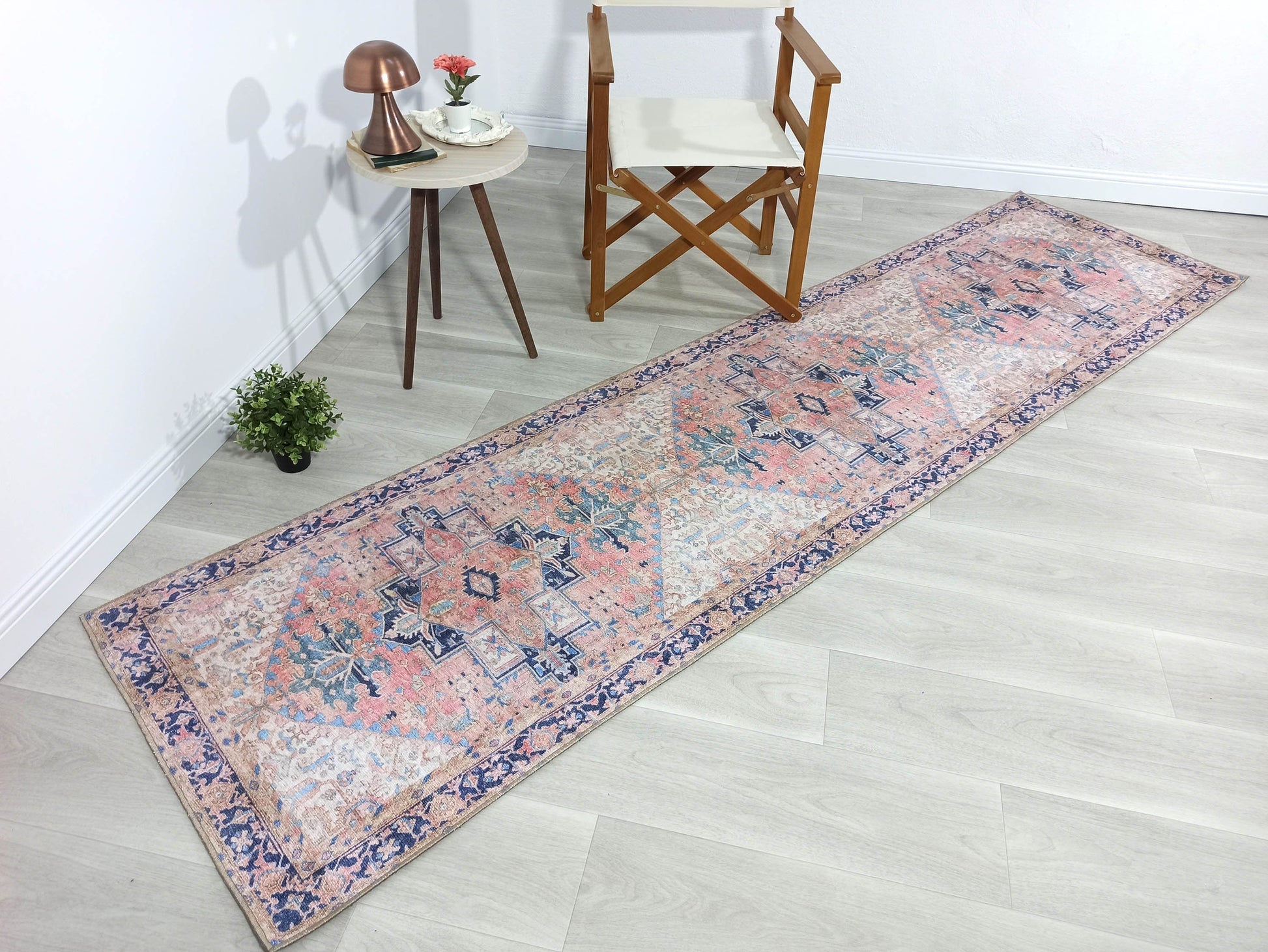 Bej ve Pudra Pembe Medalyonlu Vintage Pers Halısı