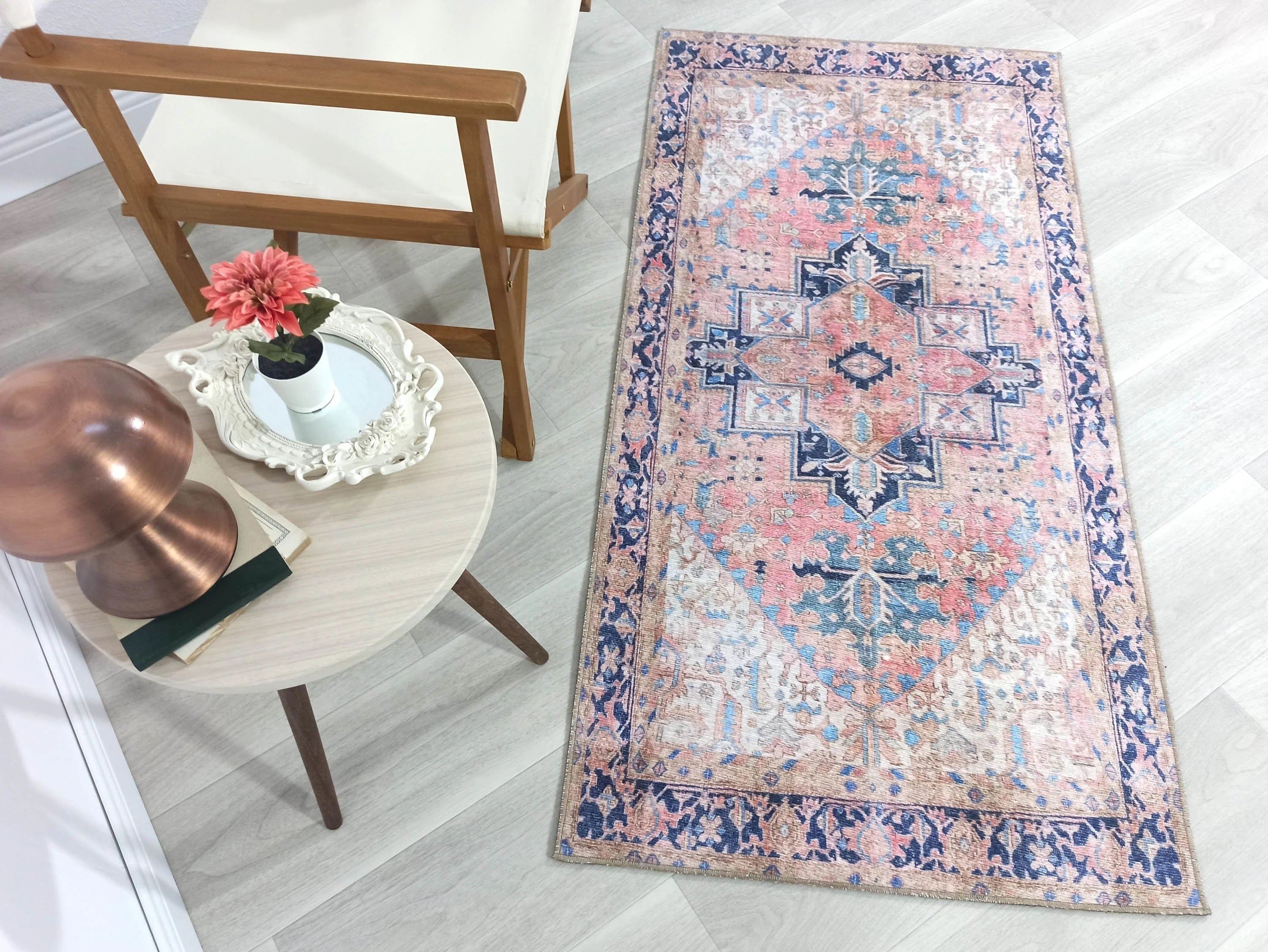 Bej ve Pudra Pembe Medalyonlu Vintage Pers Halısı