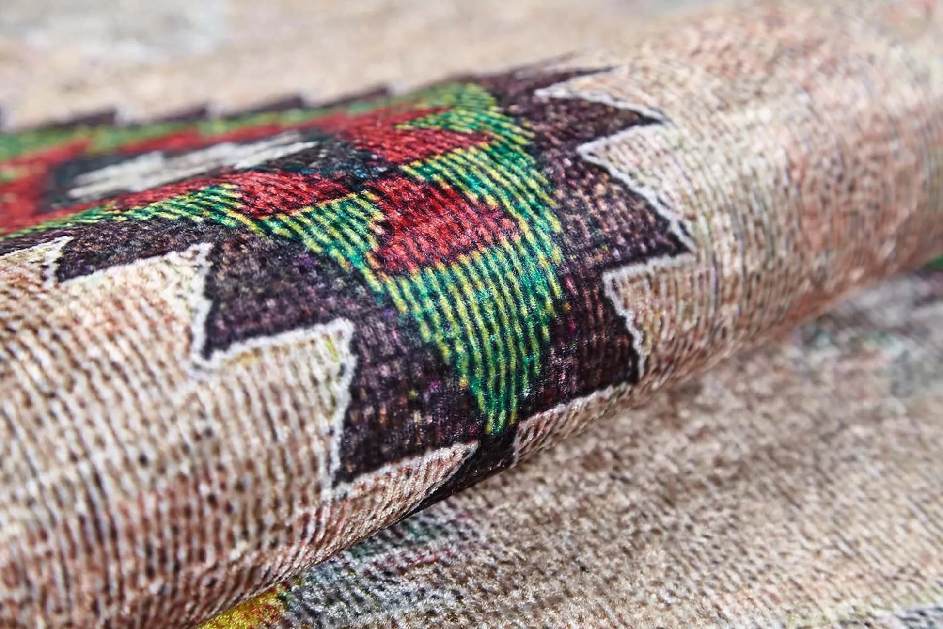 Pembe Bej Geometrik Desenli Anadolu Kilim Halı
