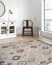 Pembe Bej Geometrik Desenli Anadolu Kilim Halı