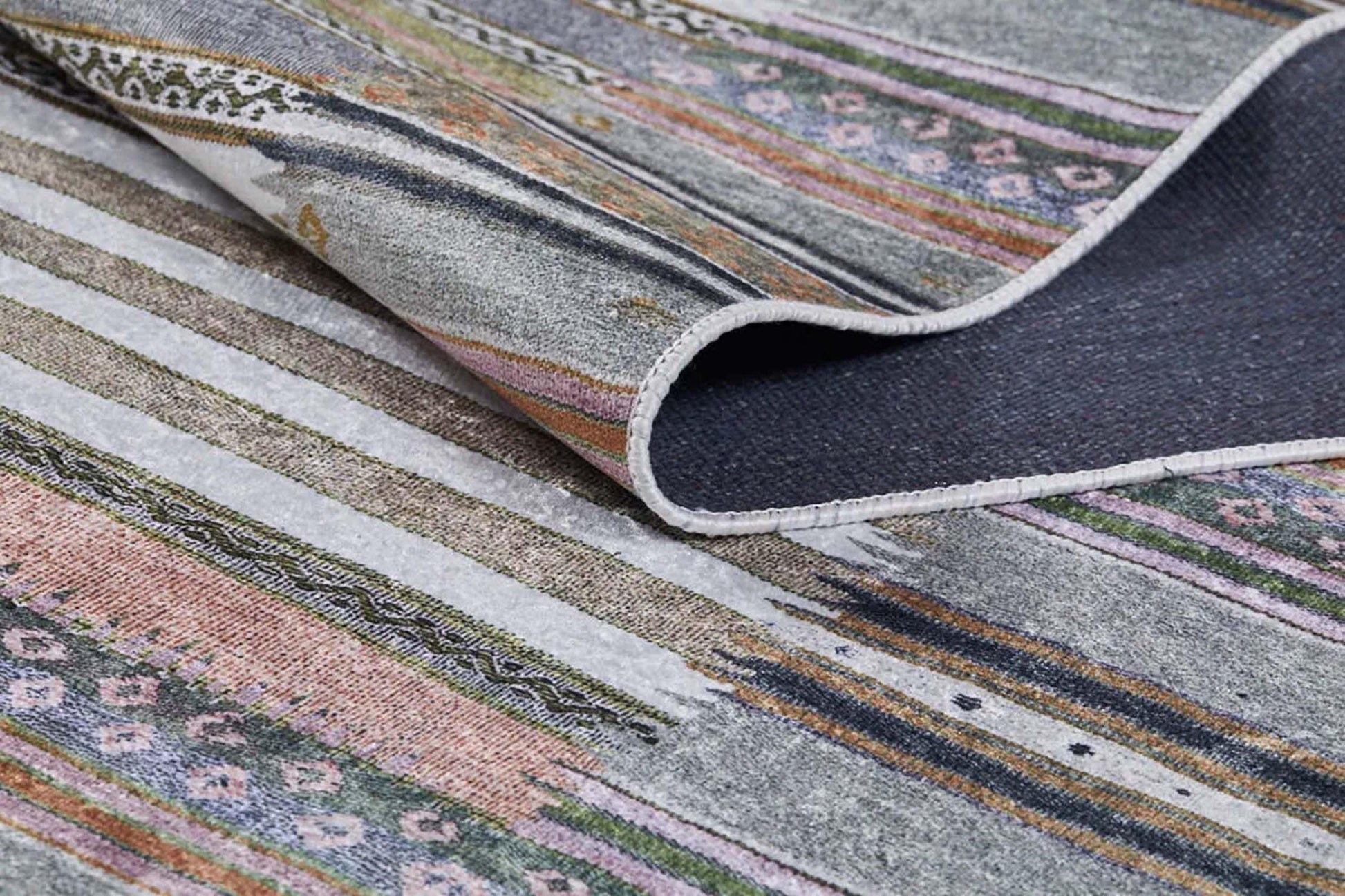 Renkli Çizgili Desenli Anadolu Kilim Halı