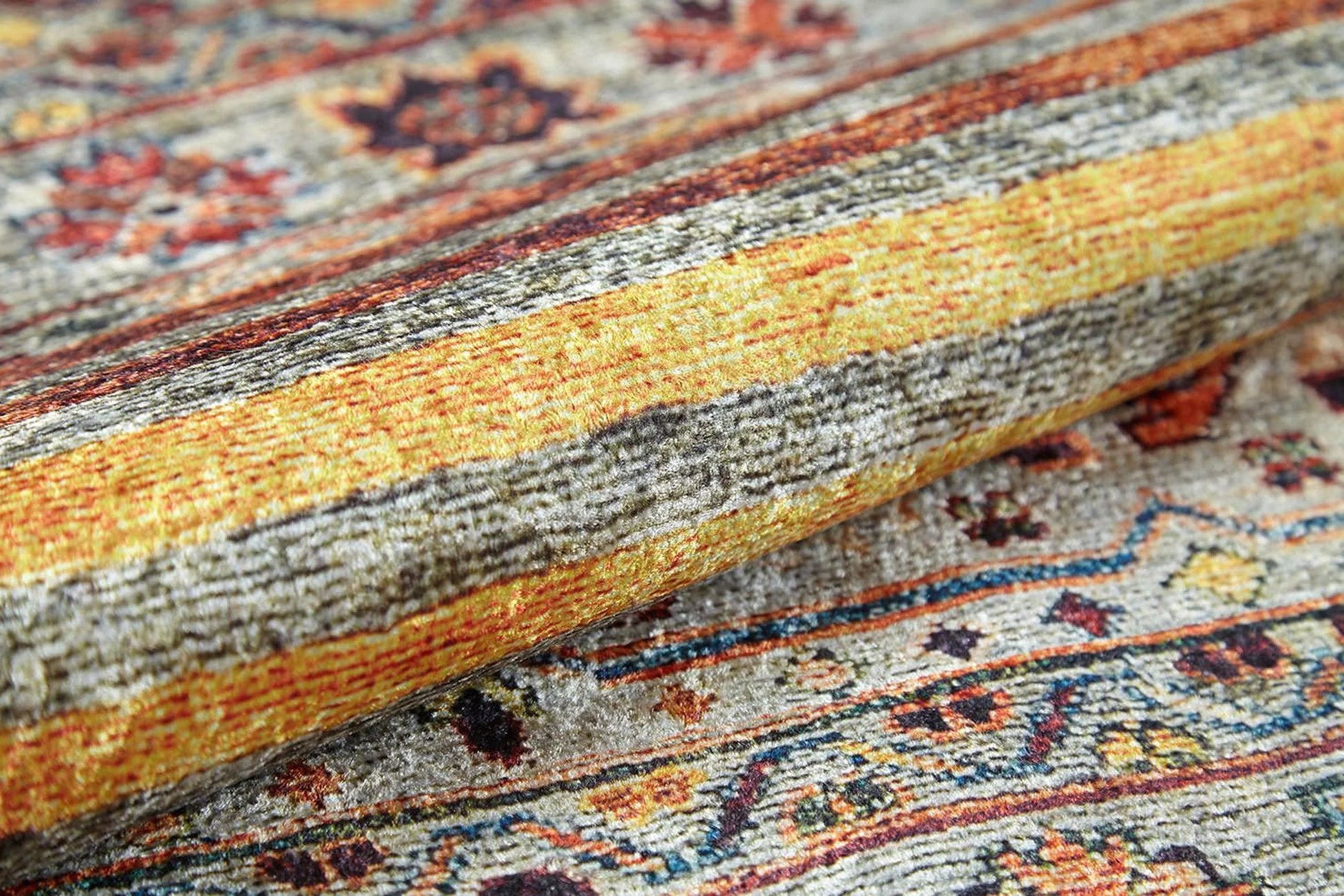 Renkli Geometrik Desenli Kilim Halı