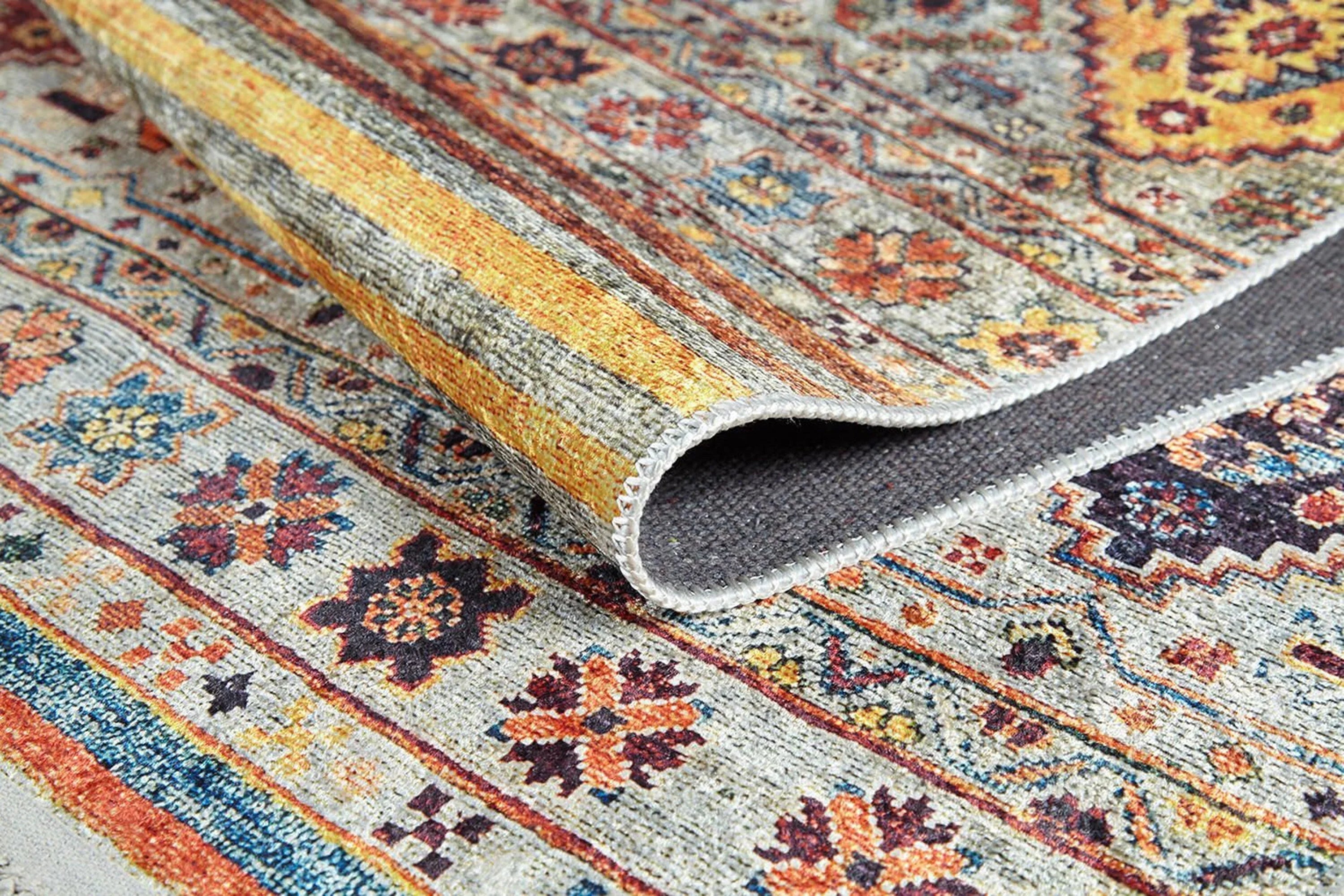Renkli Geometrik Desenli Kilim Halı
