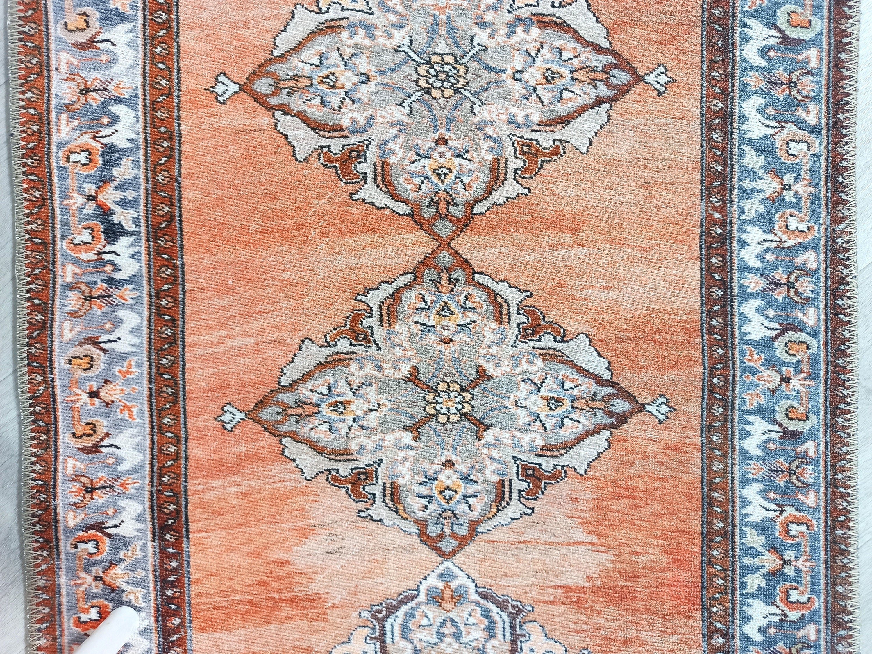 Turuncu ve Mavi Medalyonlu Vintage Halısı