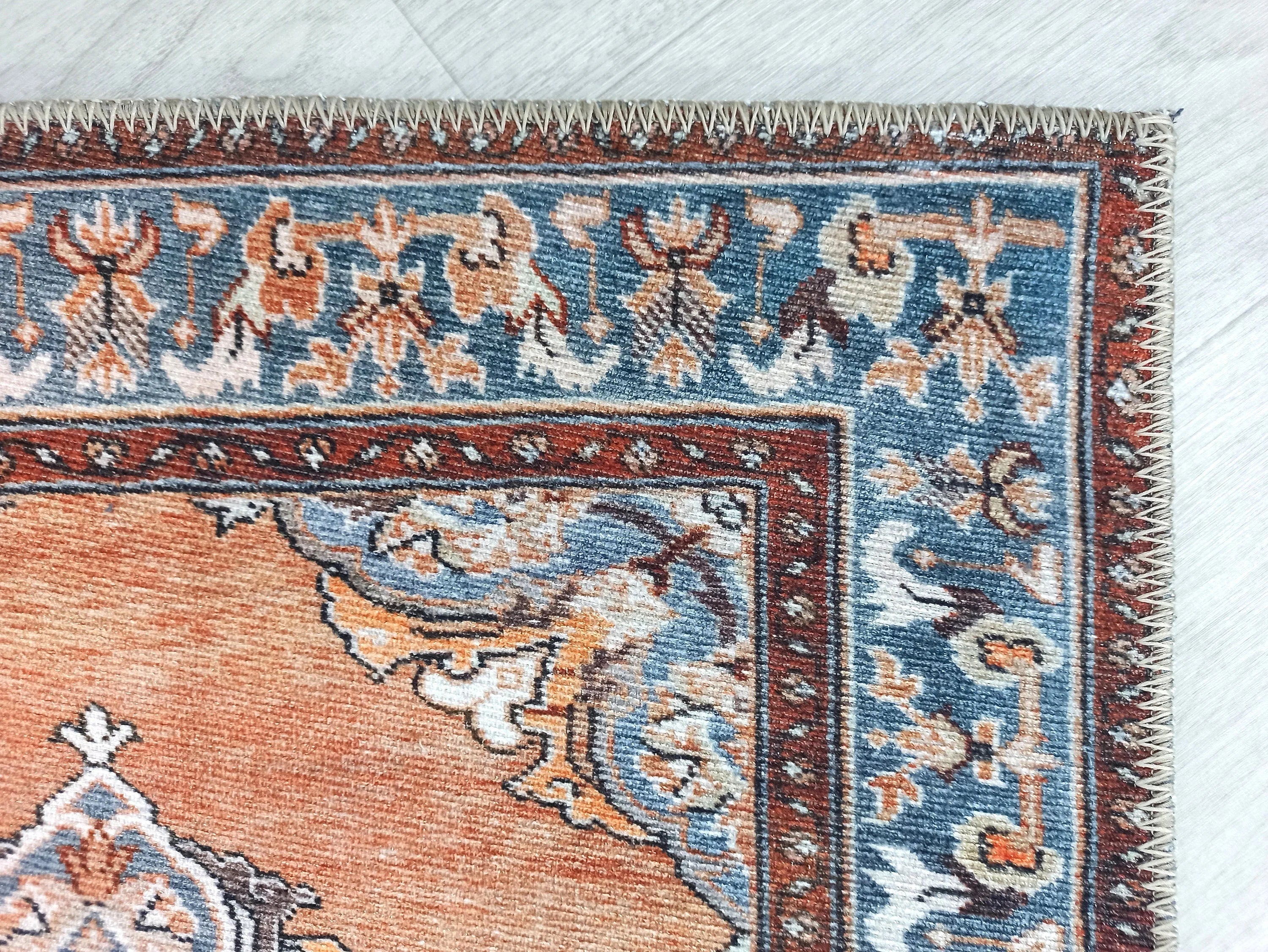 Turuncu ve Mavi Medalyonlu Vintage Halısı