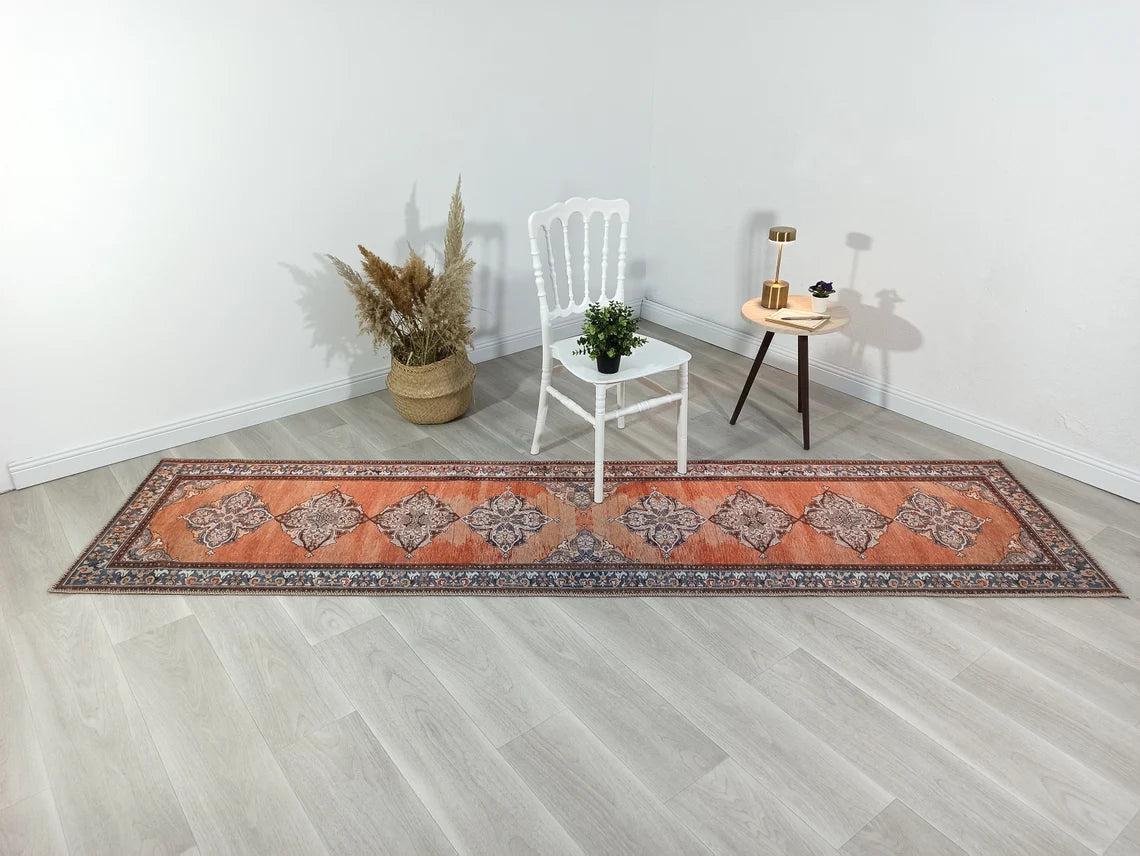 Turuncu ve Mavi Medalyonlu Vintage Halısı