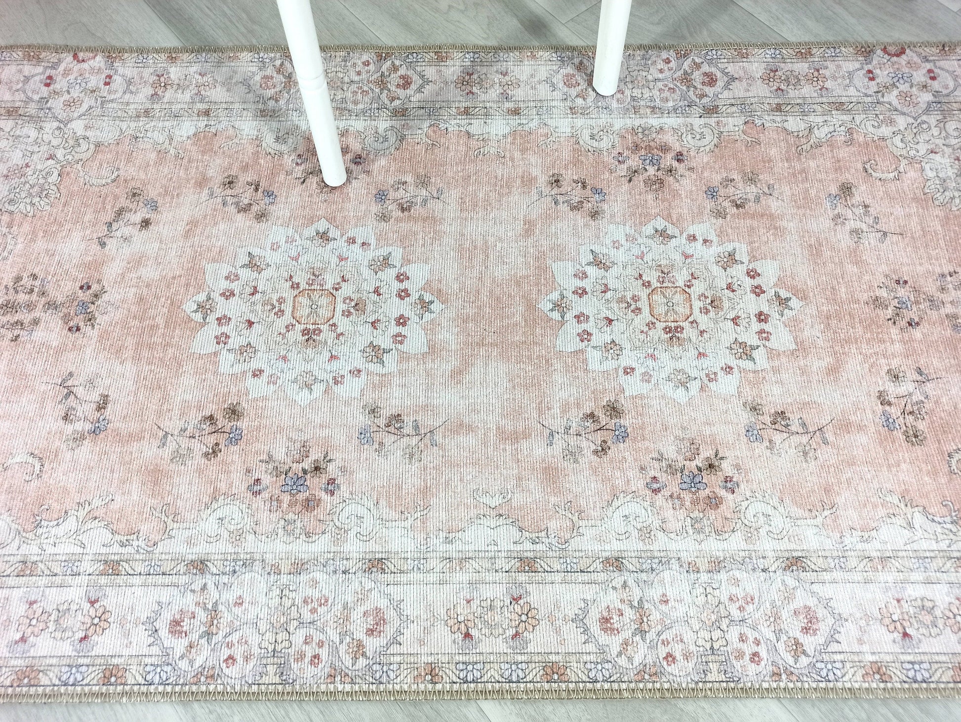 Bej ve Gül Kurusu Eskitme Desenli Vintage Halı