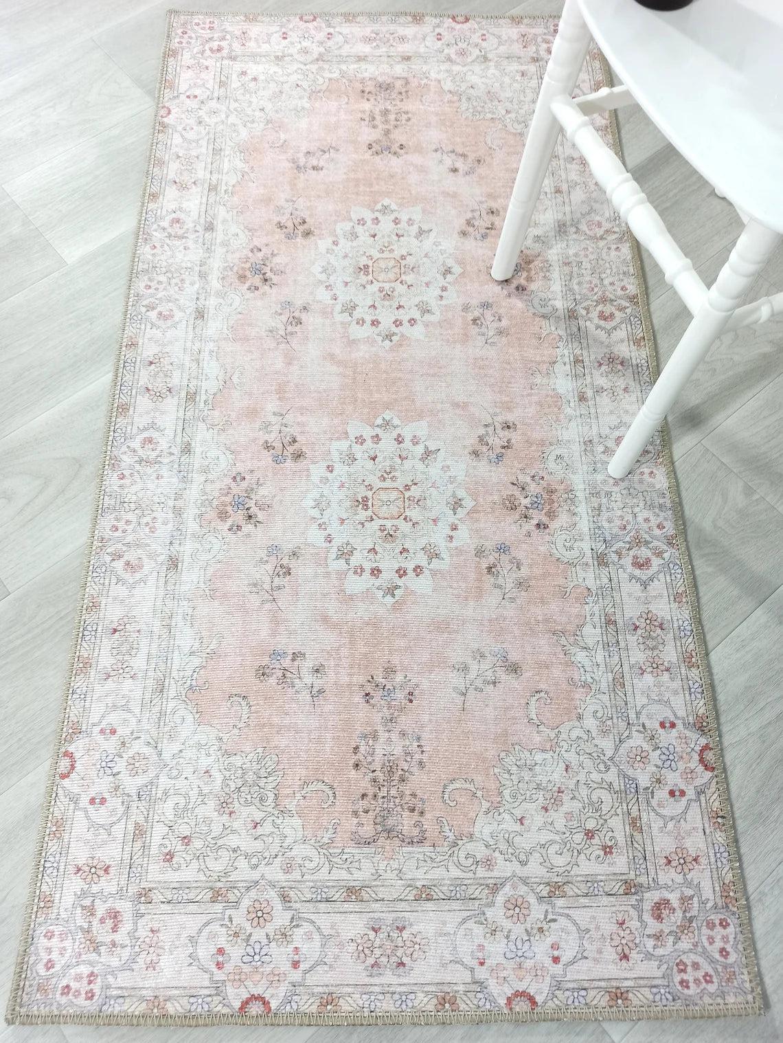 Bej ve Gül Kurusu Eskitme Desenli Vintage Halı