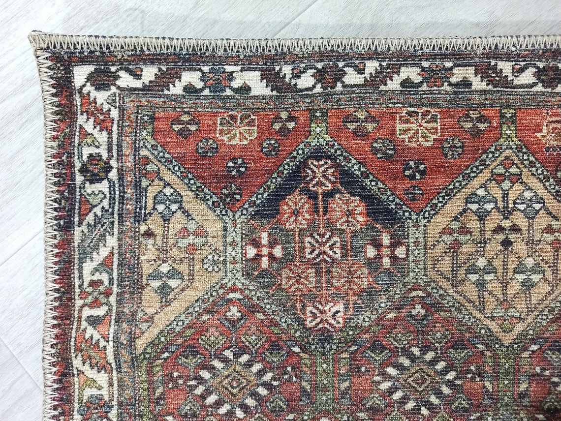 Kahve ve Toprak Tonlu Geometrik Desenli Türk Halısı