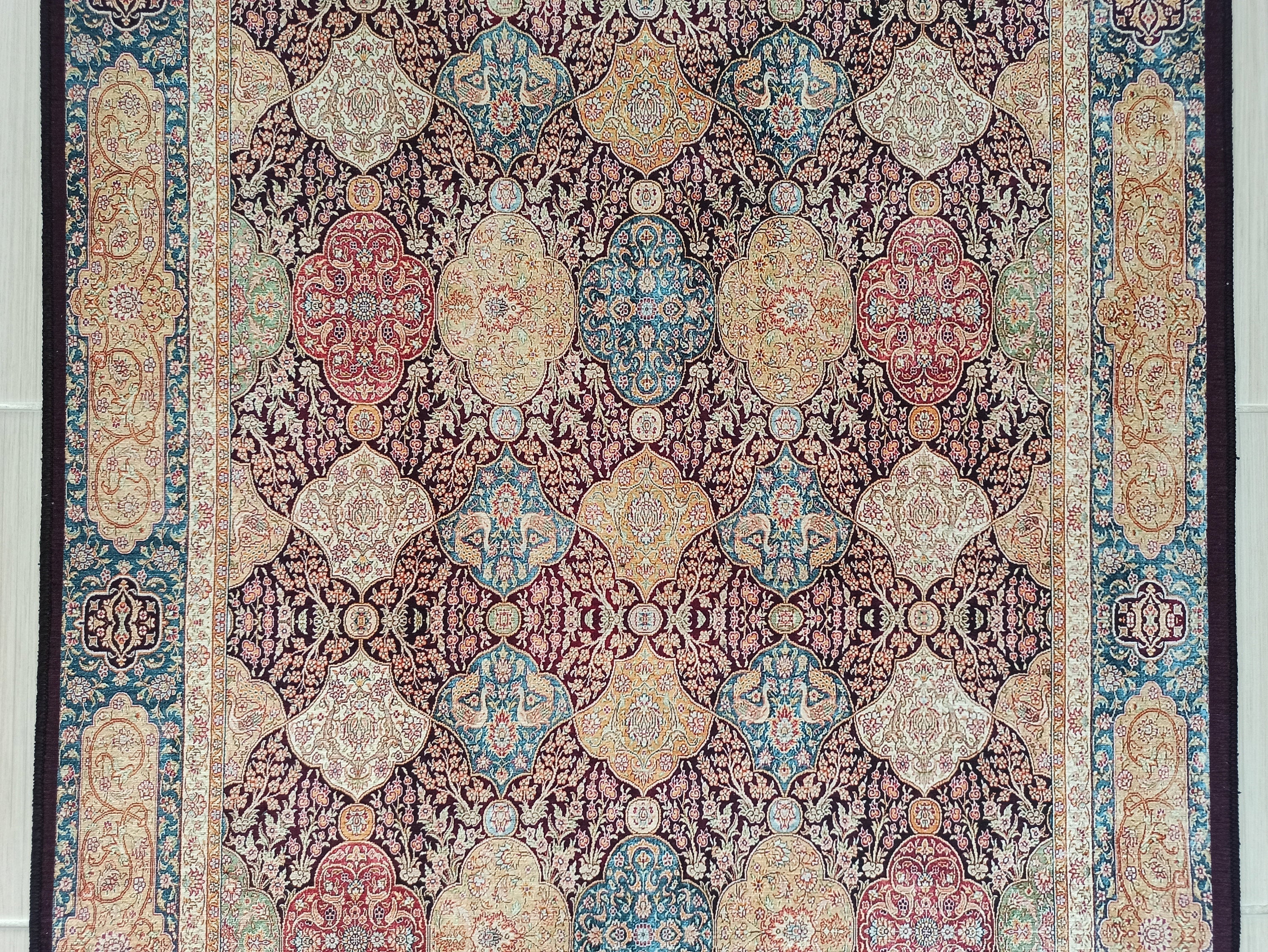 Bordo ve Altın Sarısı Oryantal Desenli Vintage Halı