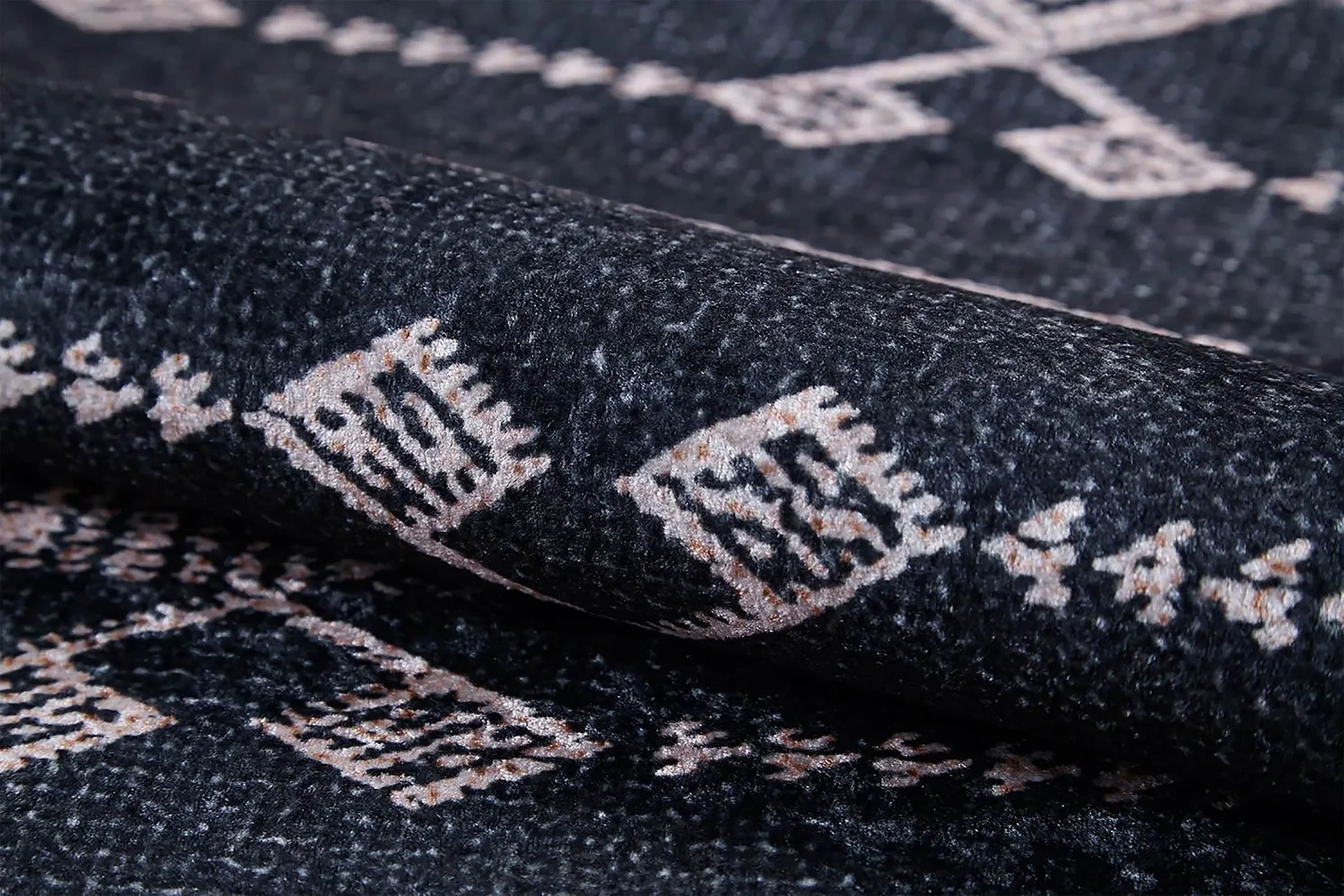 Siyah Geometrik Kilim Halı