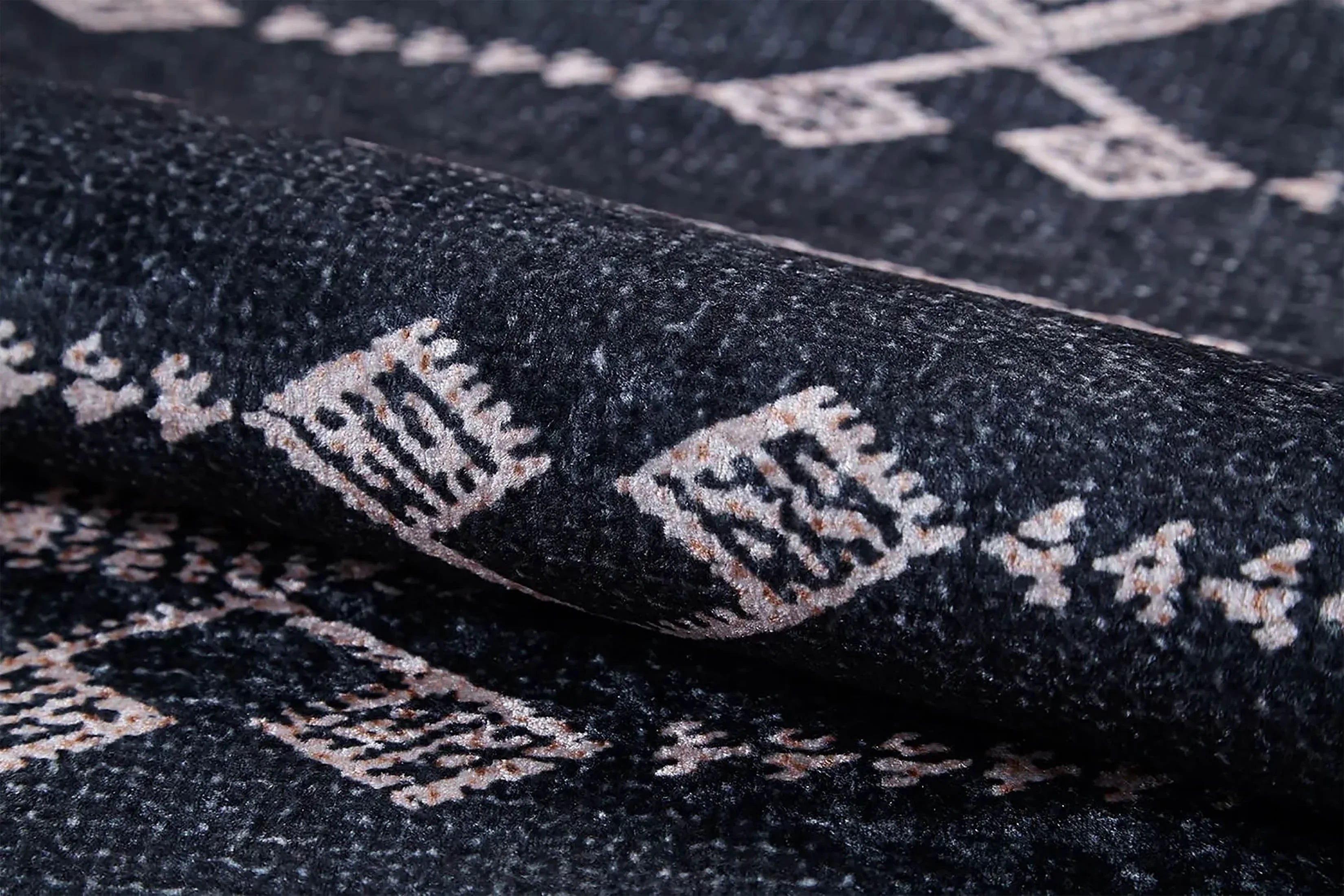 Siyah Geometrik Kilim Halı
