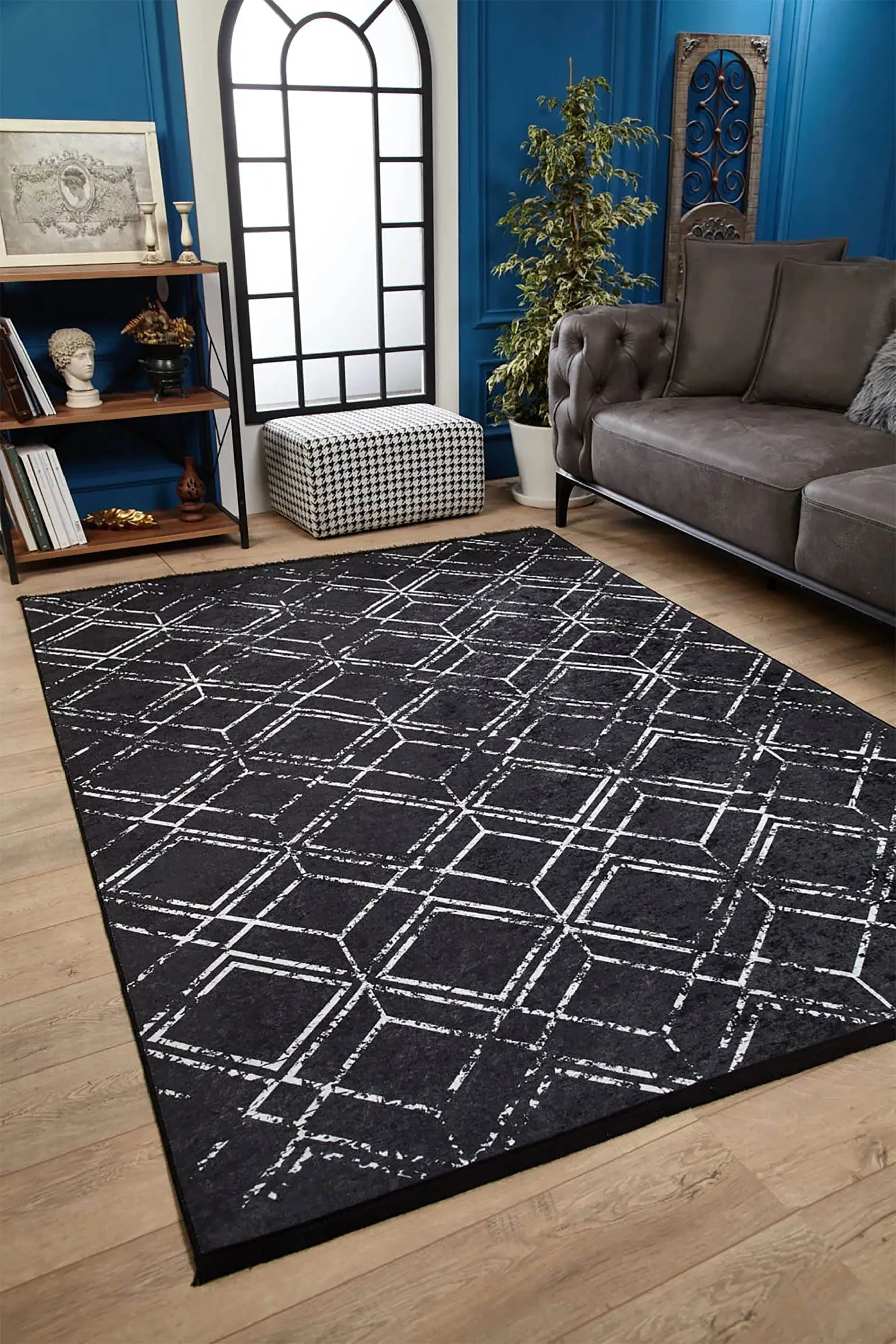 Siyah Gri Geometrik Antika Halı