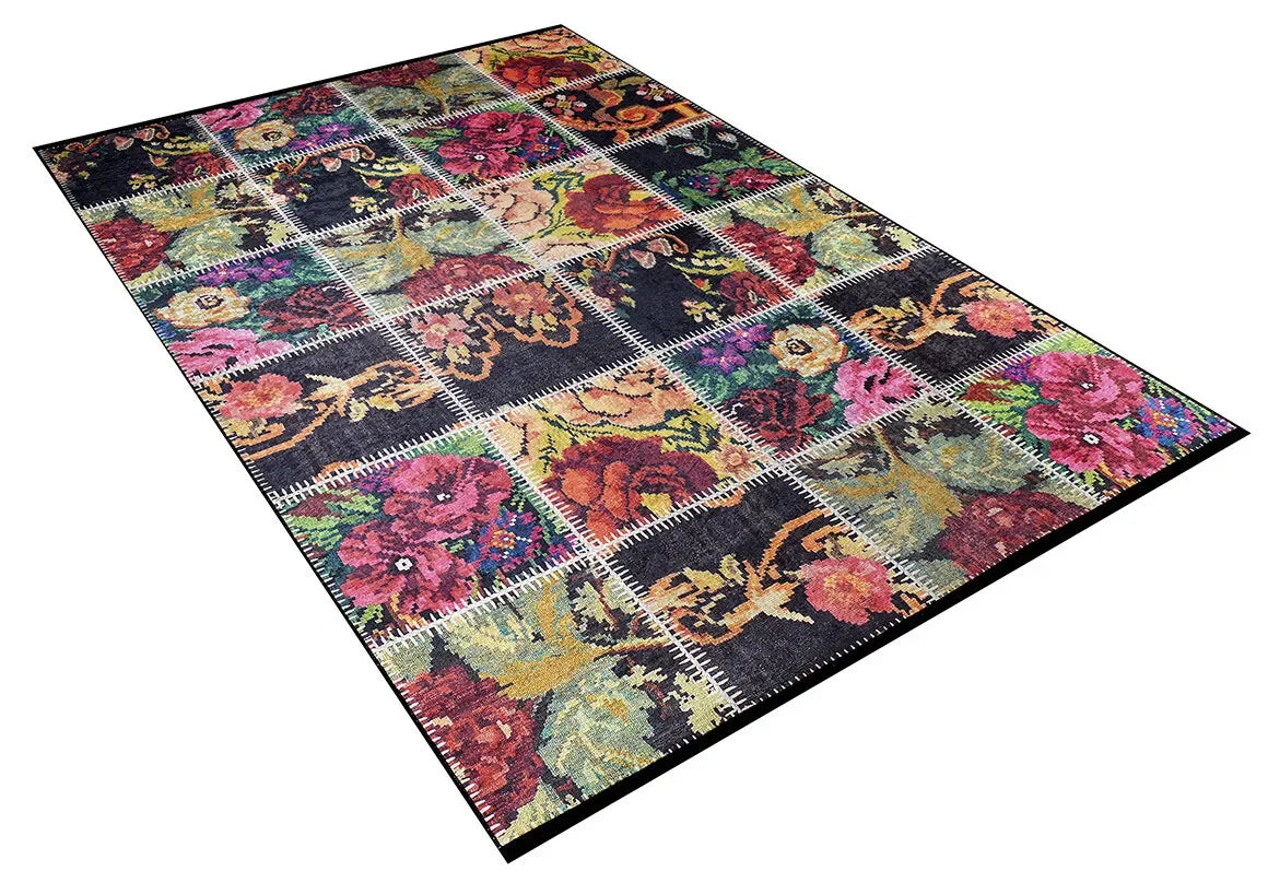 Siyah Zemin Canlı Çiçekli Patchwork Görünümlü Desenli Halı