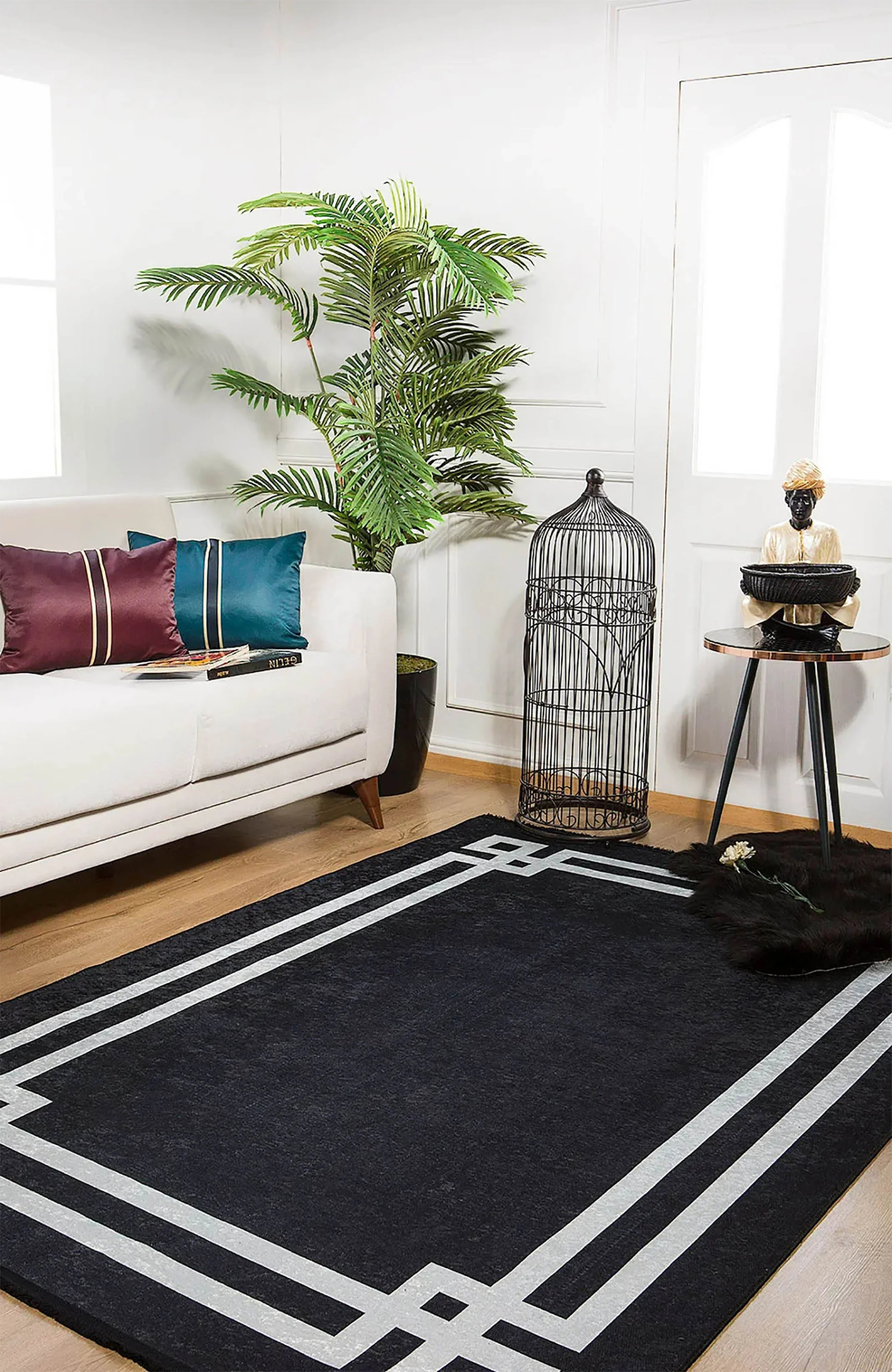 Siyah Zeminli Beyaz Art Deco Bordürlü Modern Halı