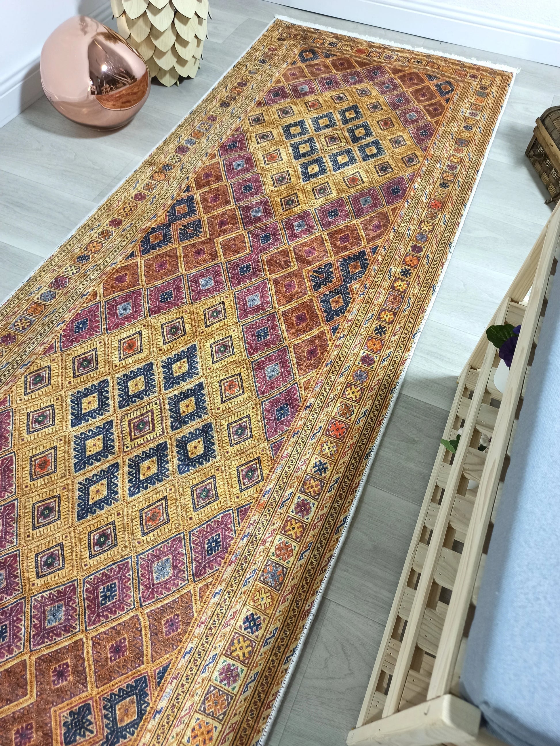 Soluk Turuncu Bej Geometrik Desenli Anadolu Kilim Halı