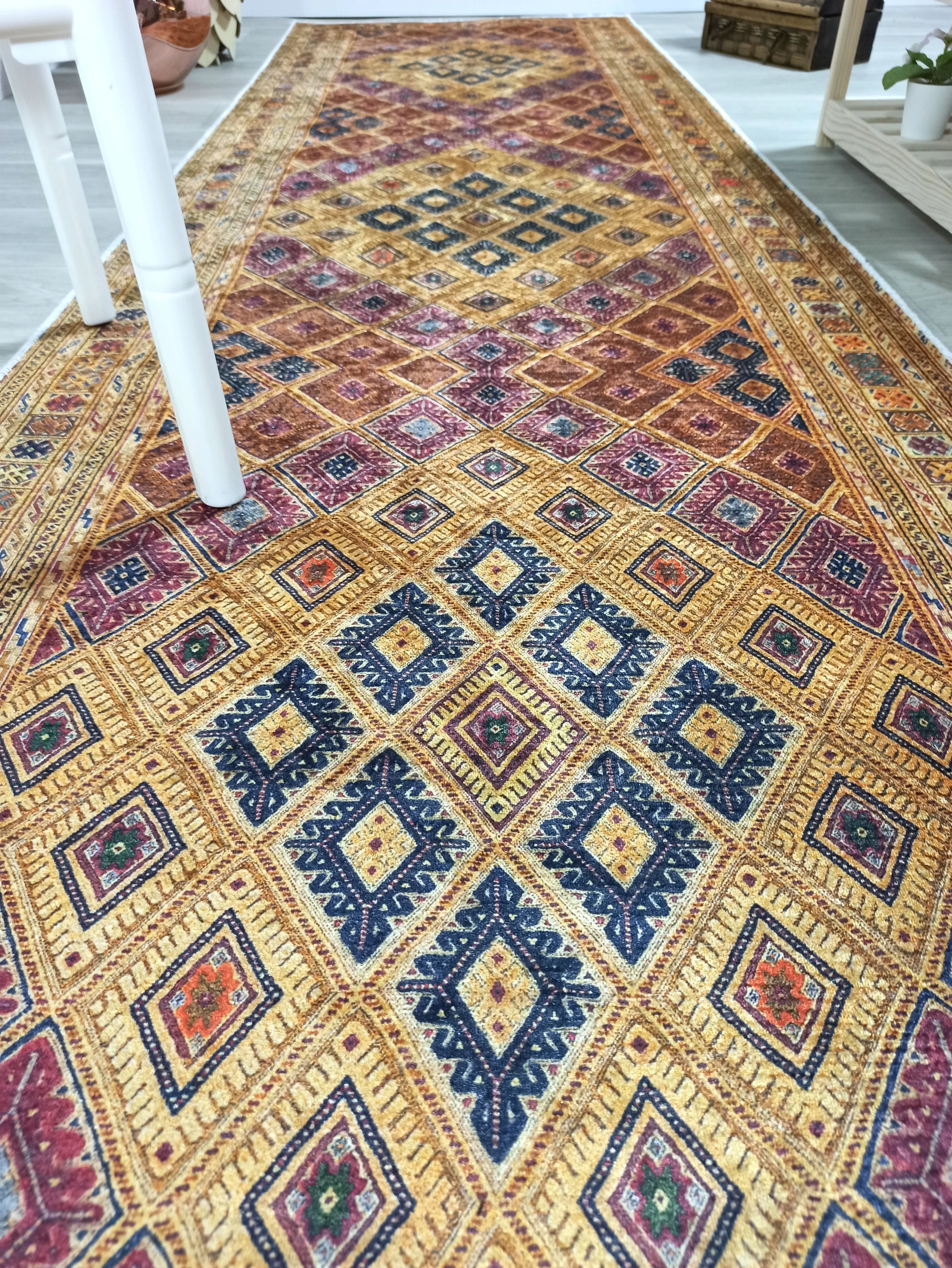 Soluk Turuncu Bej Geometrik Desenli Anadolu Kilim Halı