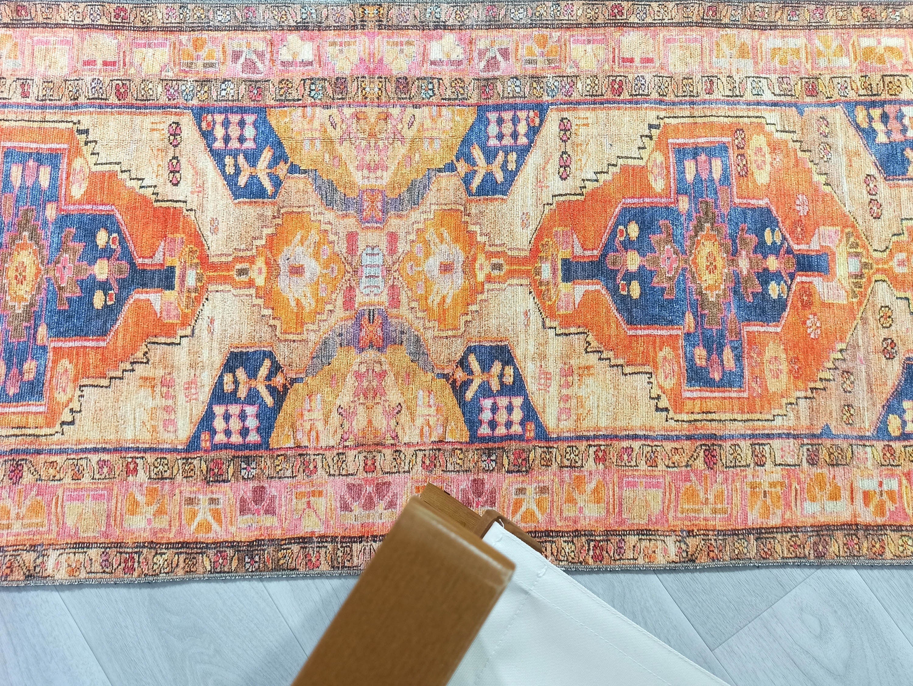 Sarı ve Turuncu Geometrik Desenli Vintage Türk Halısı