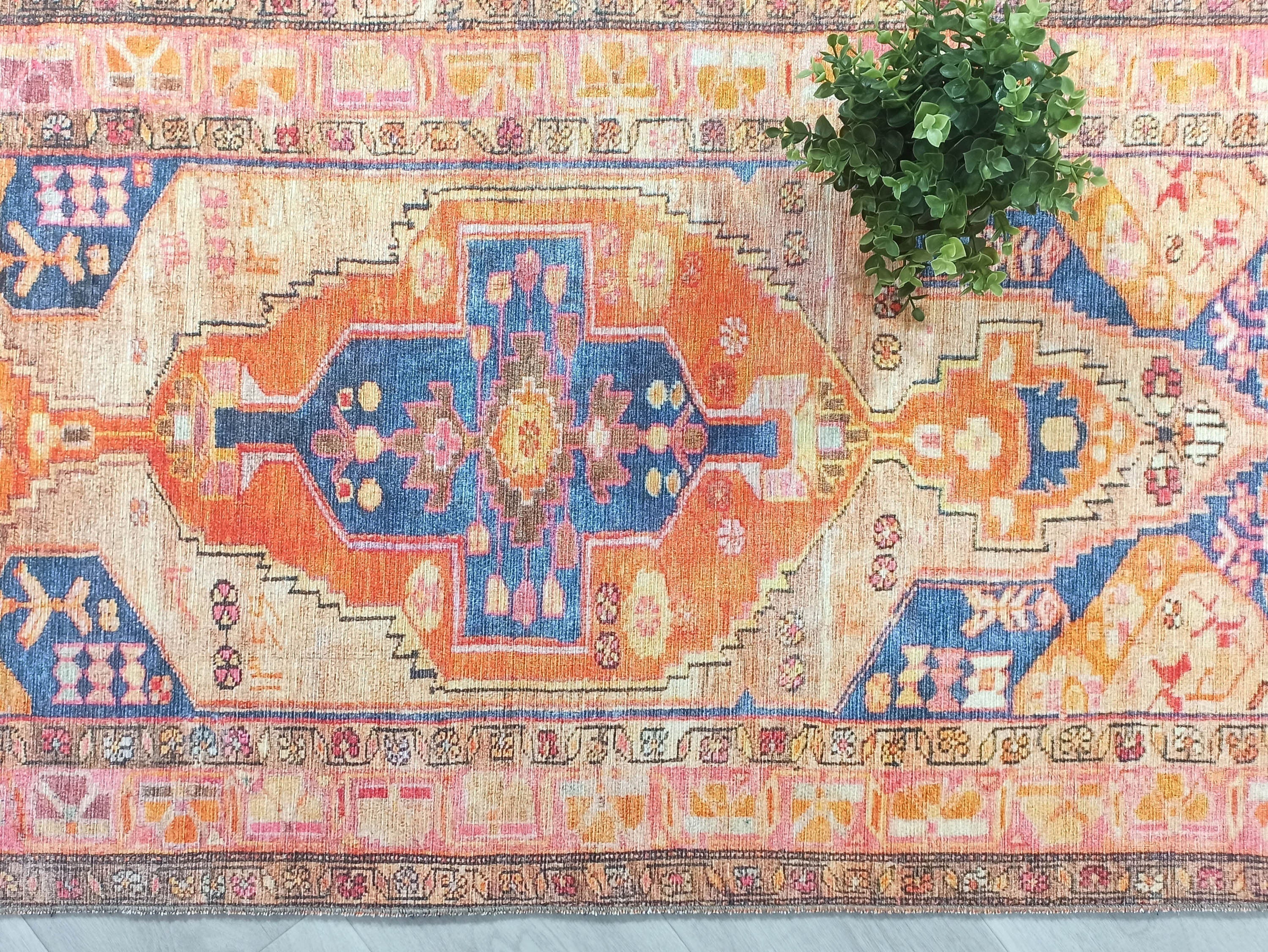 Sarı ve Turuncu Geometrik Desenli Vintage Türk Halısı