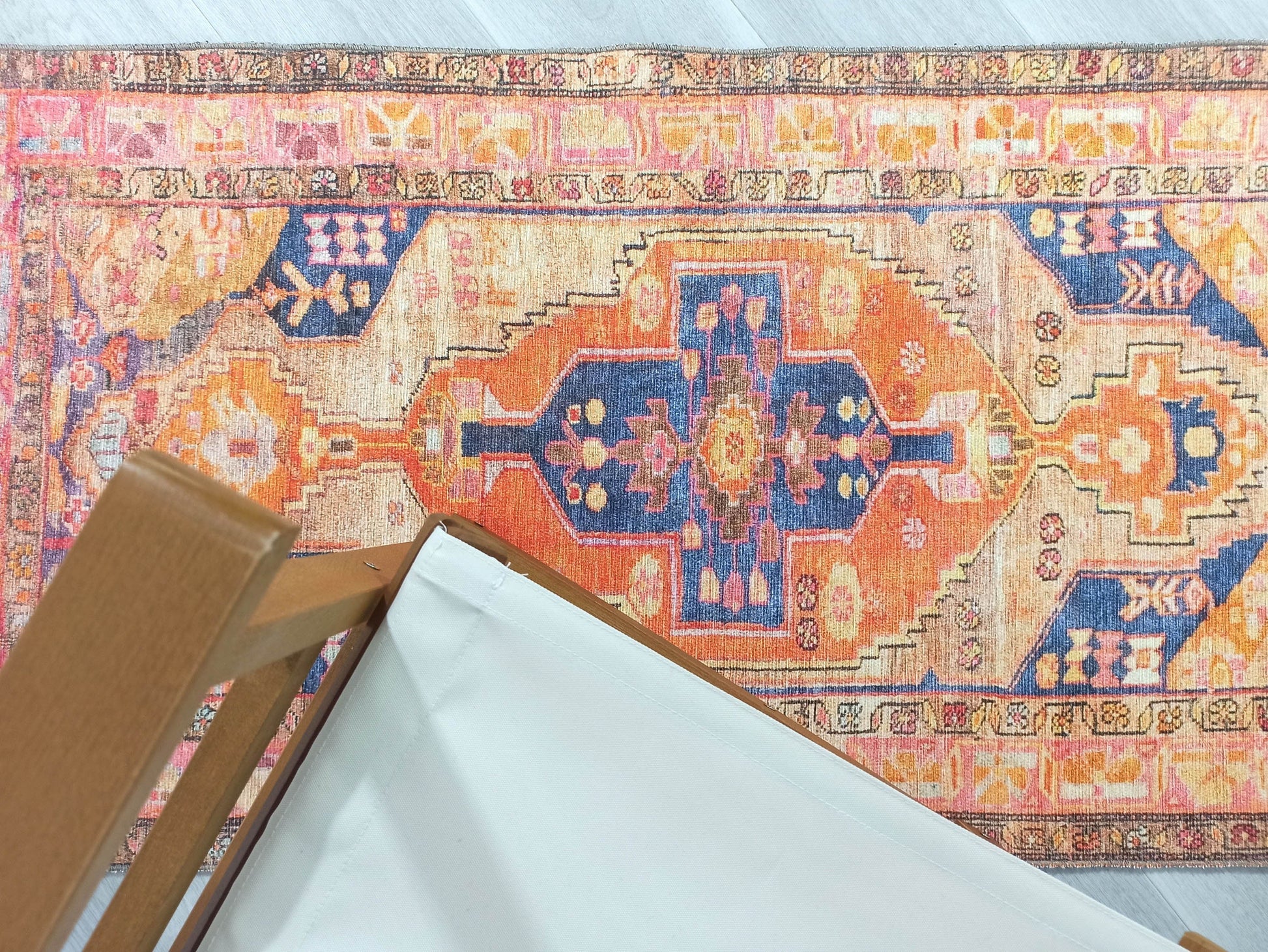 Sarı ve Turuncu Geometrik Desenli Vintage Türk Halısı