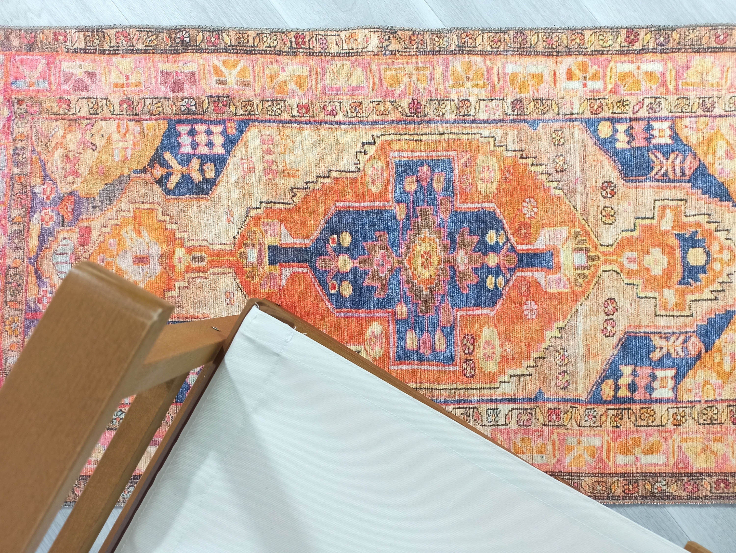 Sarı ve Turuncu Geometrik Desenli Vintage Türk Halısı