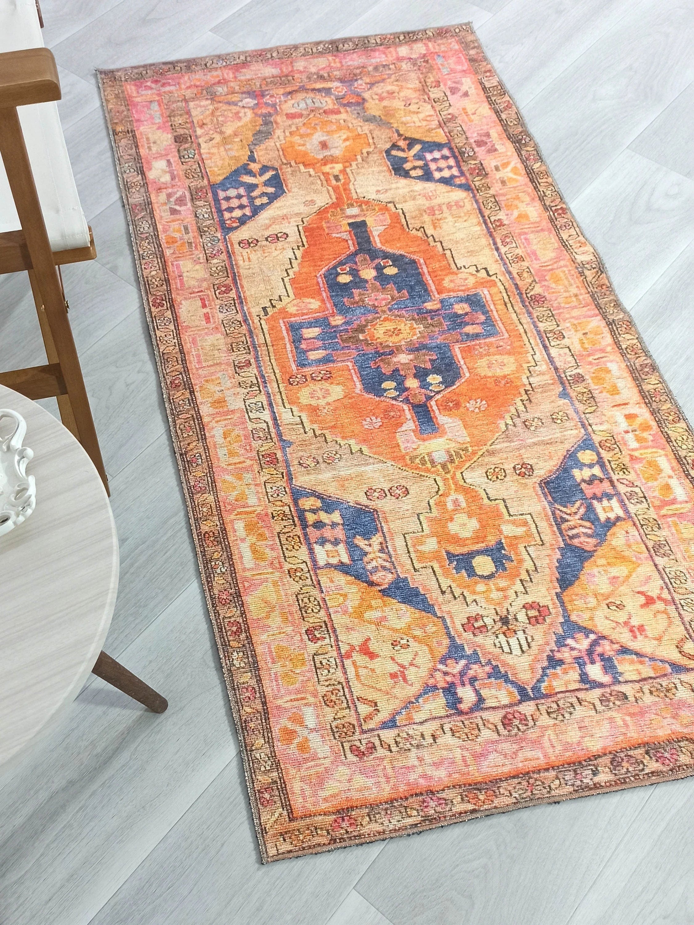 Sarı ve Turuncu Geometrik Desenli Vintage Türk Halısı