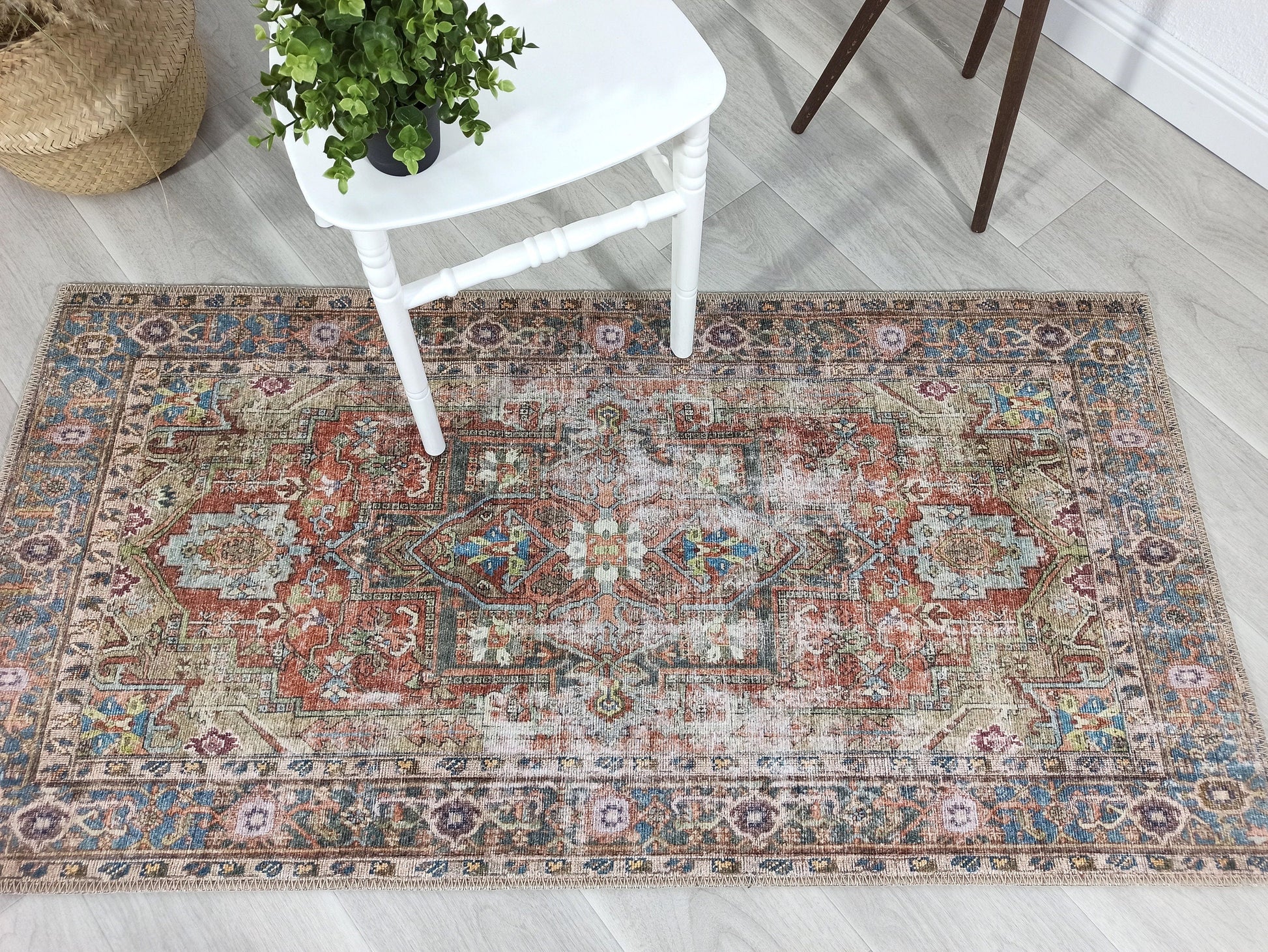 Terracotta ve Toprak Tonlu Medalyonlu Vintage Halı